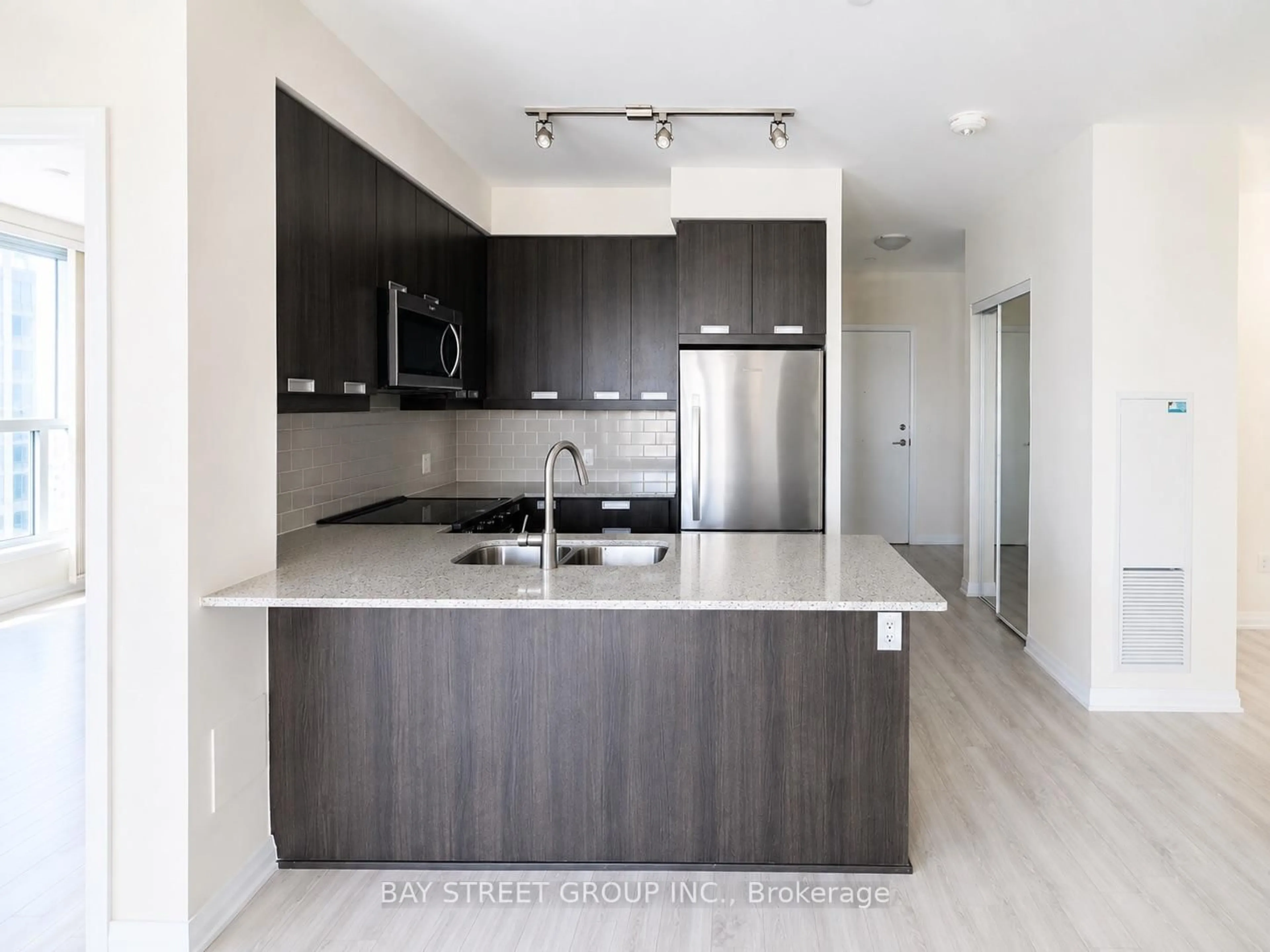 Standard kitchen, unknown for 65 Watergarden Dr #302, Mississauga Ontario L5R 0G9