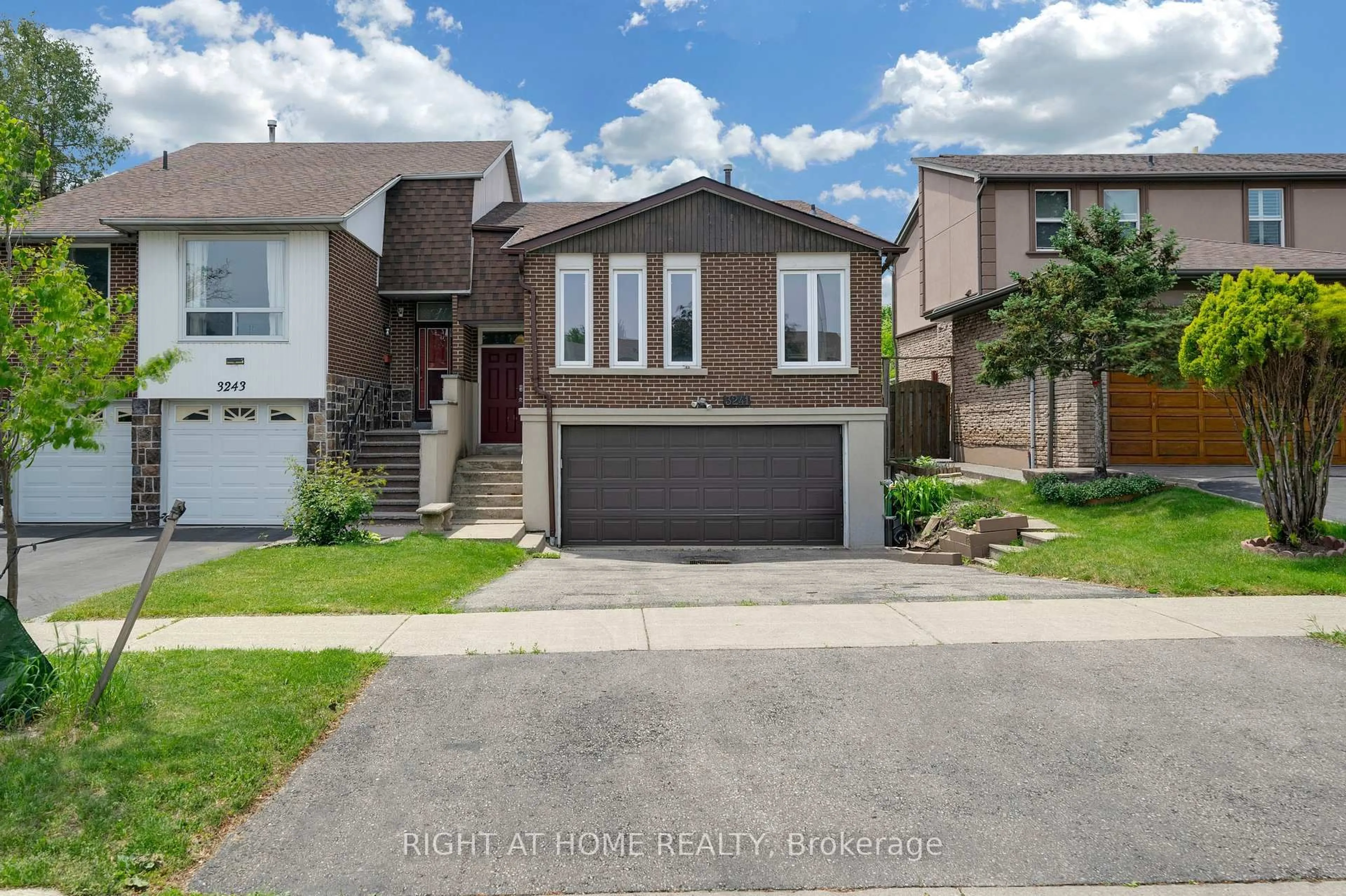 Unknown for 3241 Mccarthy Crt, Mississauga Ontario L4Y 3Z4