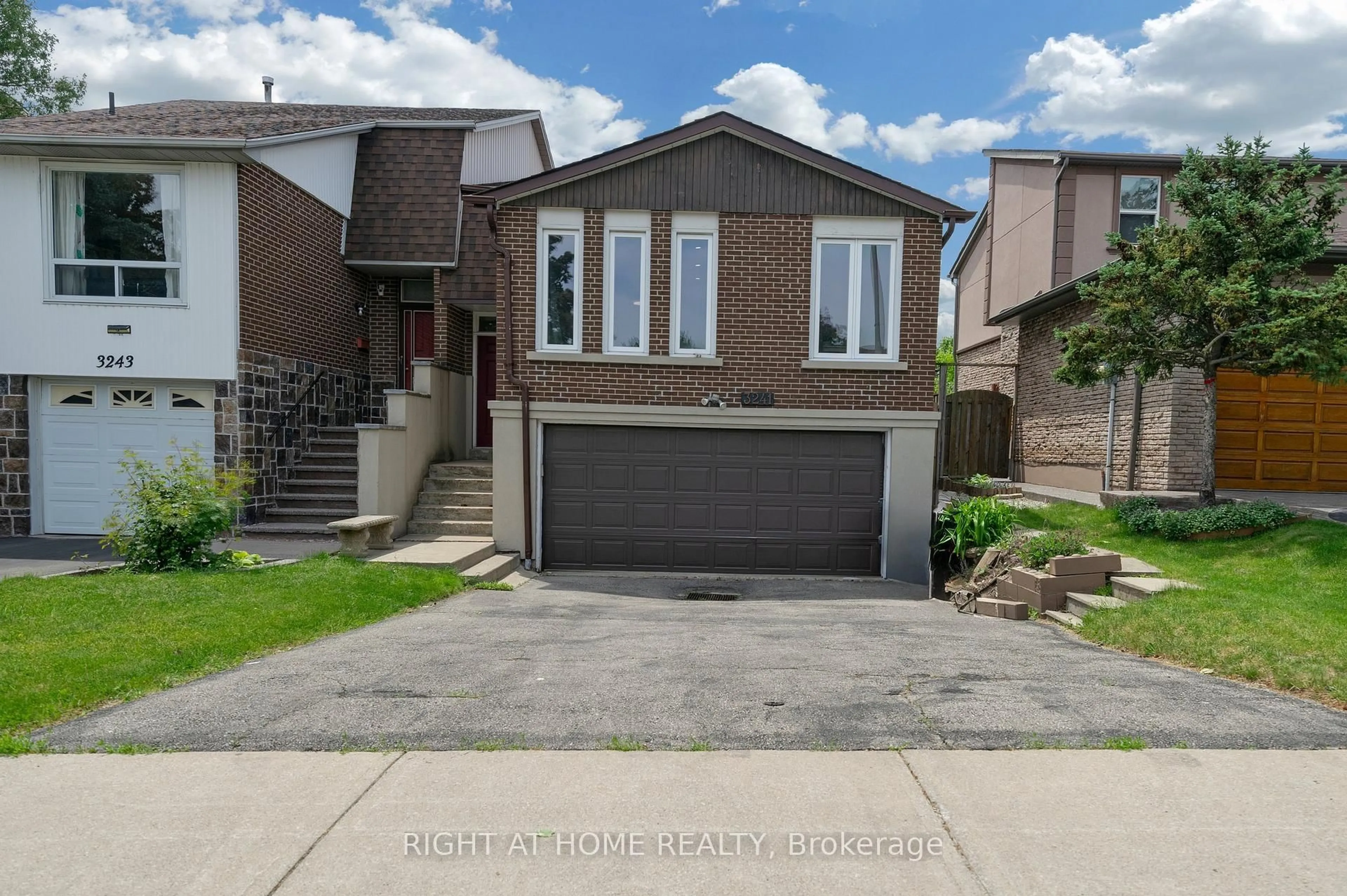 Unknown for 3241 Mccarthy Crt, Mississauga Ontario L4Y 3Z4
