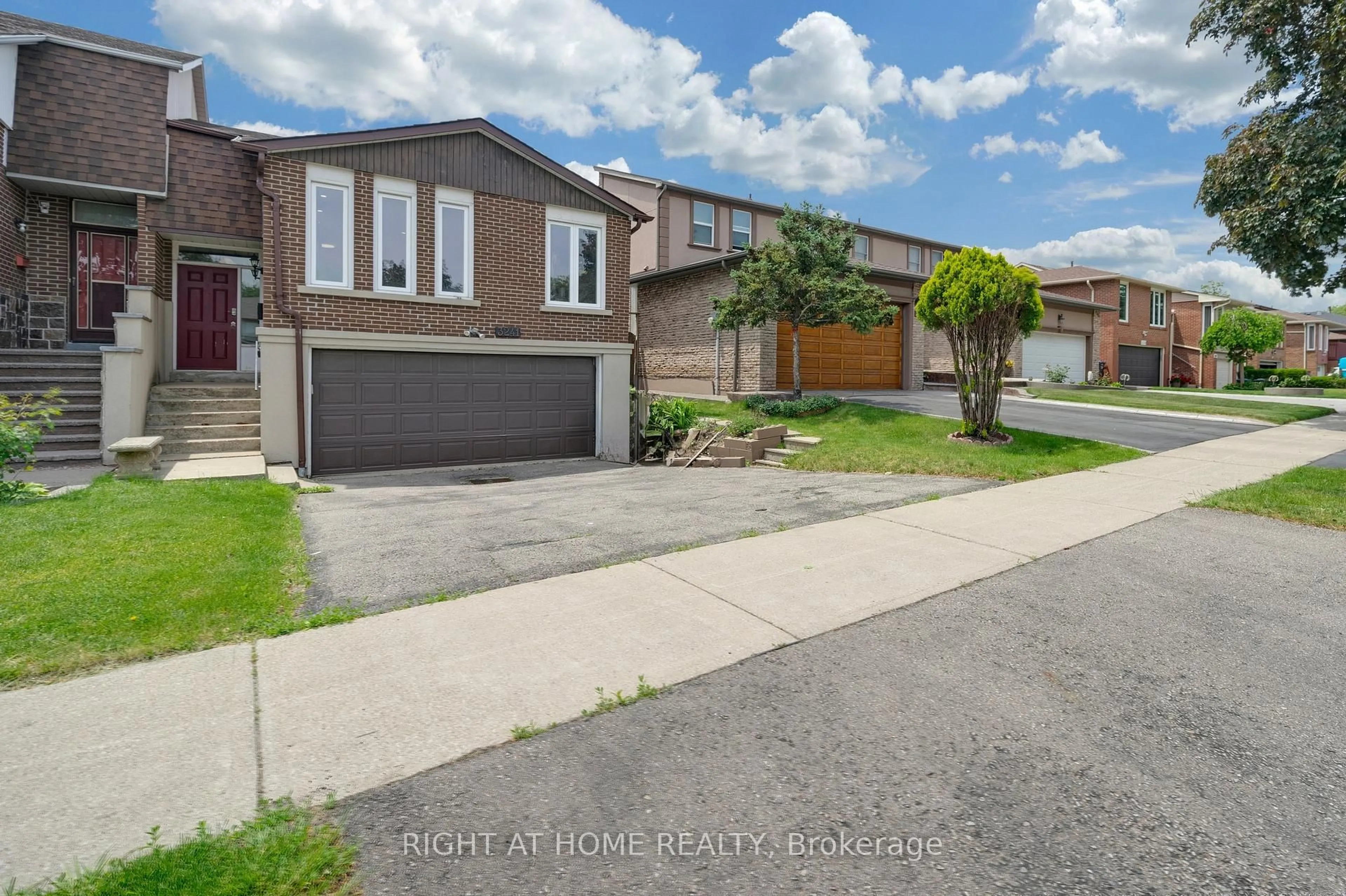 Unknown for 3241 Mccarthy Crt, Mississauga Ontario L4Y 3Z4