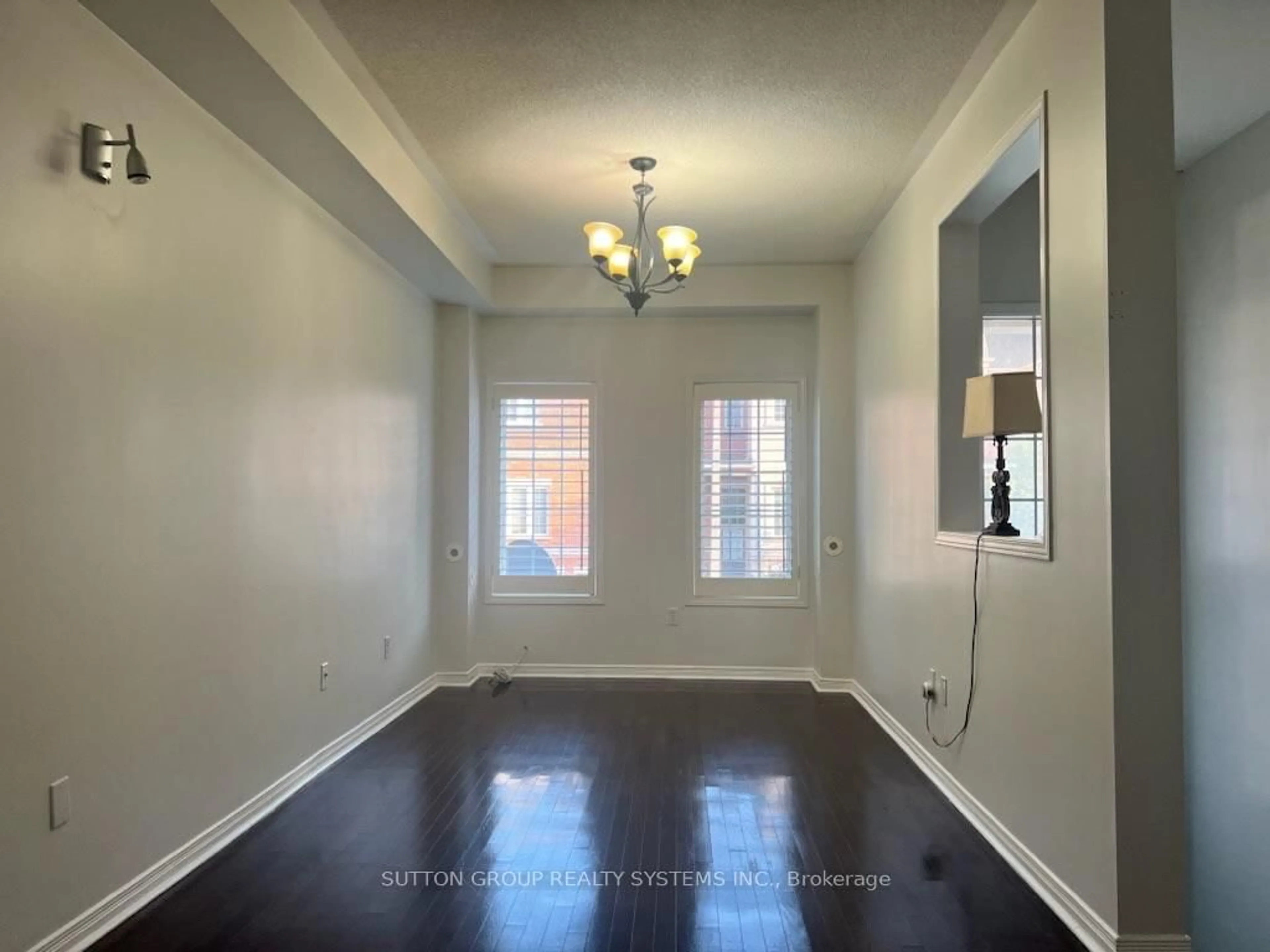 Indoor entryway for 435 Hensall Circ #55, Mississauga Ontario L5A 4P1