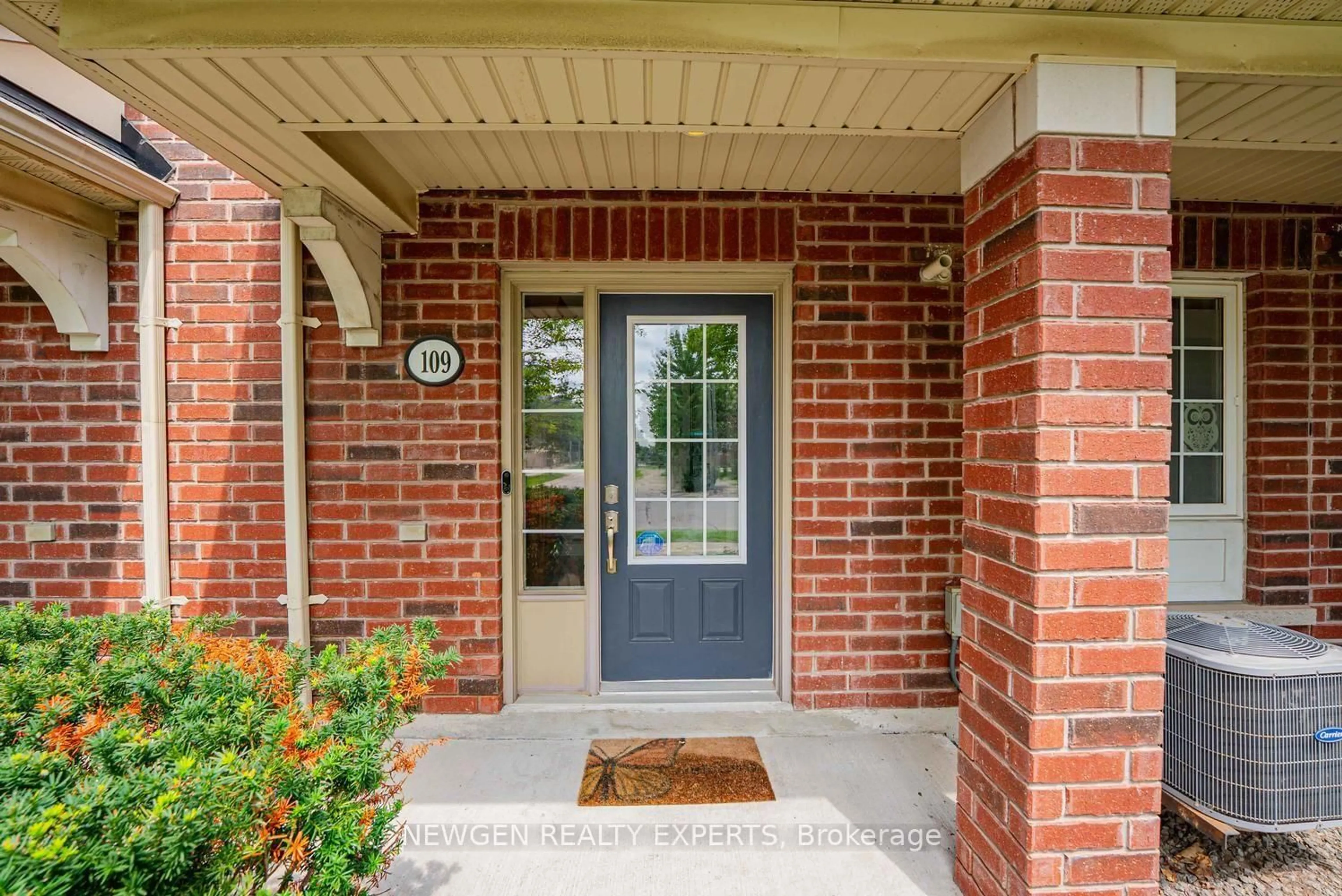 Indoor entryway for 109 Georgian Dr #21, Oakville Ontario L6H 0E7