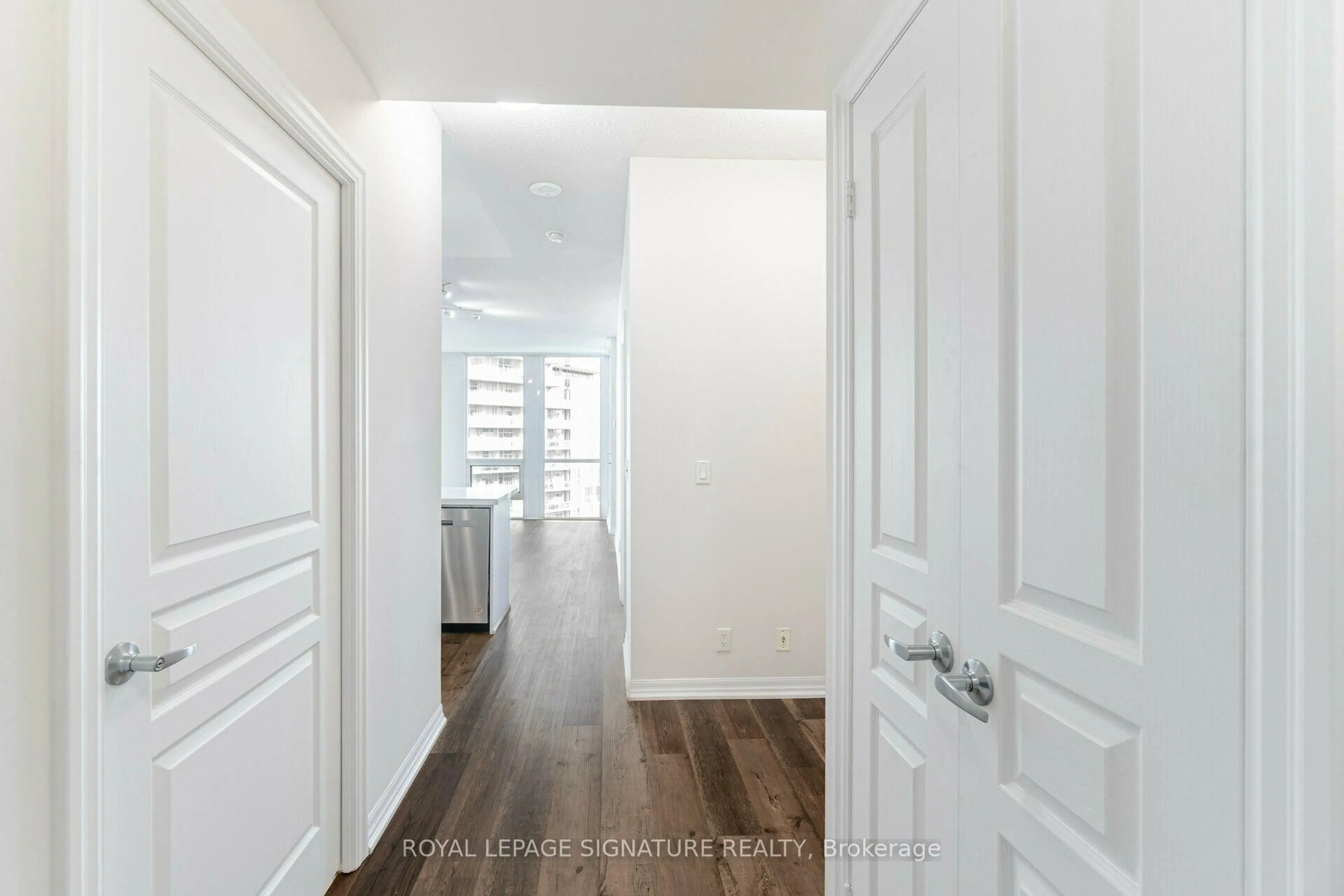Indoor entryway for 3939 Duke of York Blvd #3106, Mississauga Ontario L5B 4N2