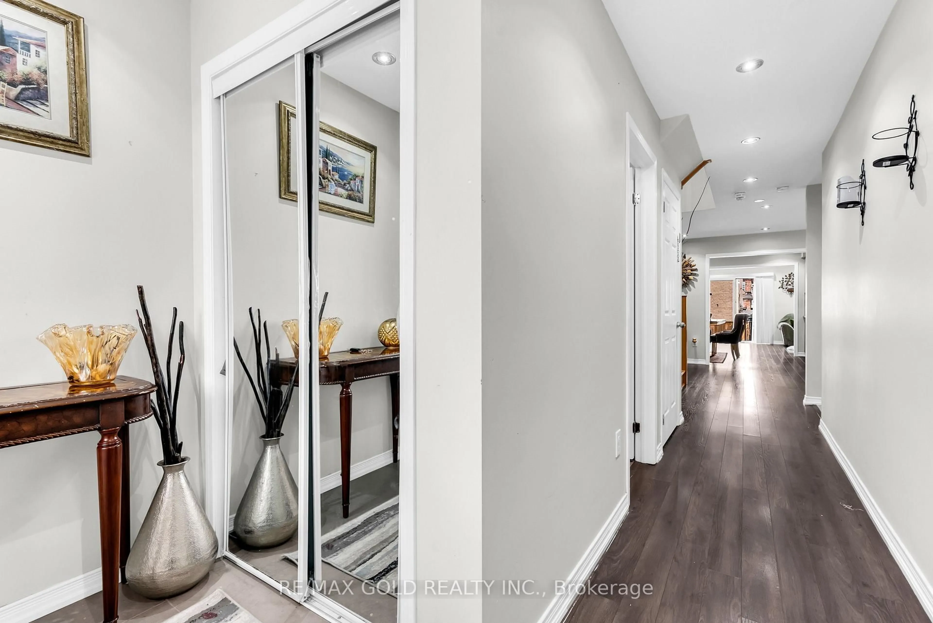 Indoor entryway for 486 Queen Mary Dr, Brampton Ontario L7A 4N3