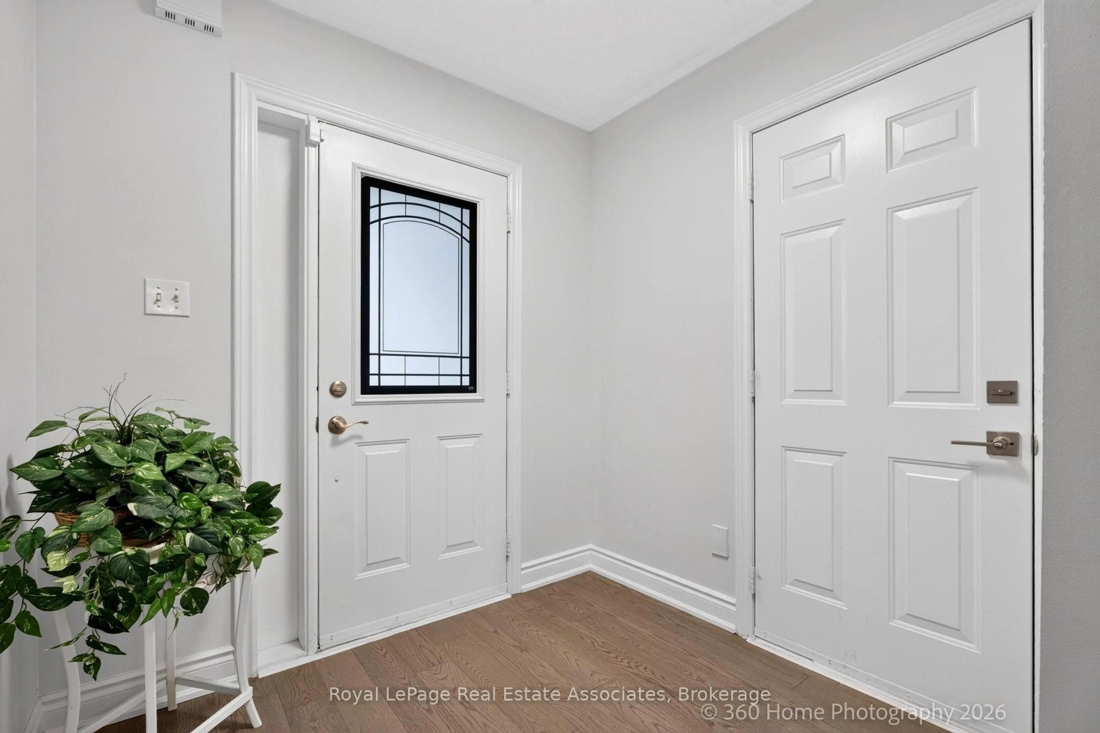 Indoor entryway for 43 Hillsburgh Dr, Brampton Ontario L6X 4Z4