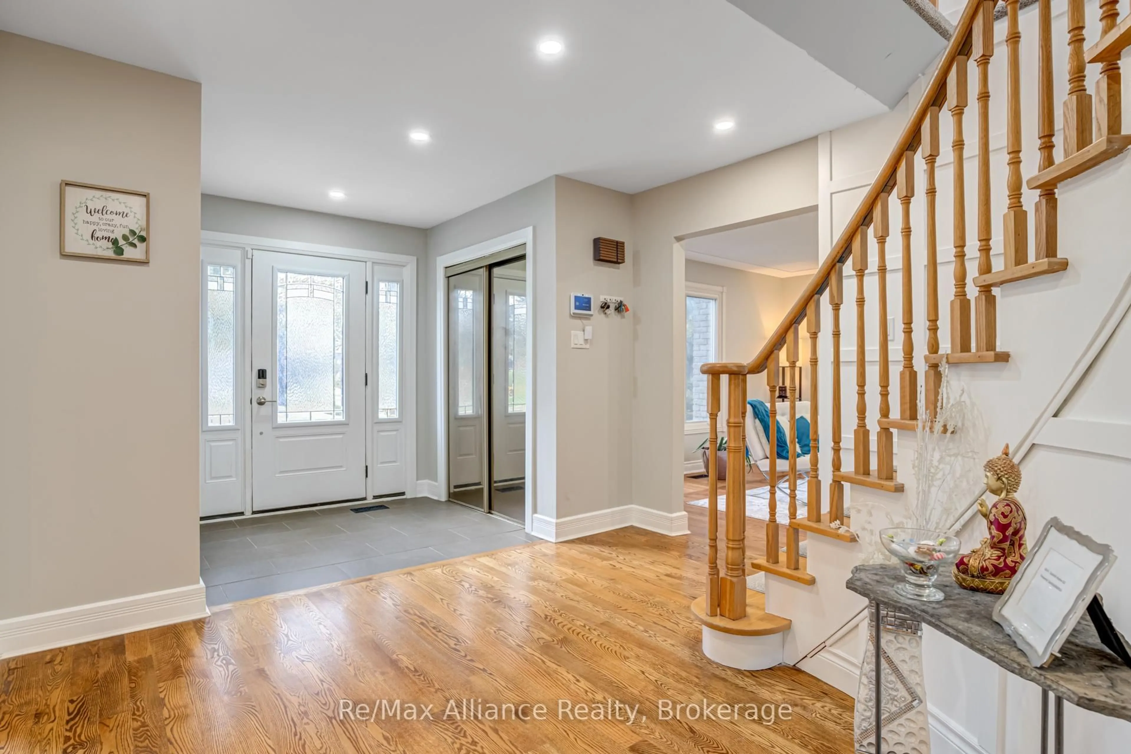 Indoor entryway for 1168 Havendale Blvd, Burlington Ontario L7P 3E3