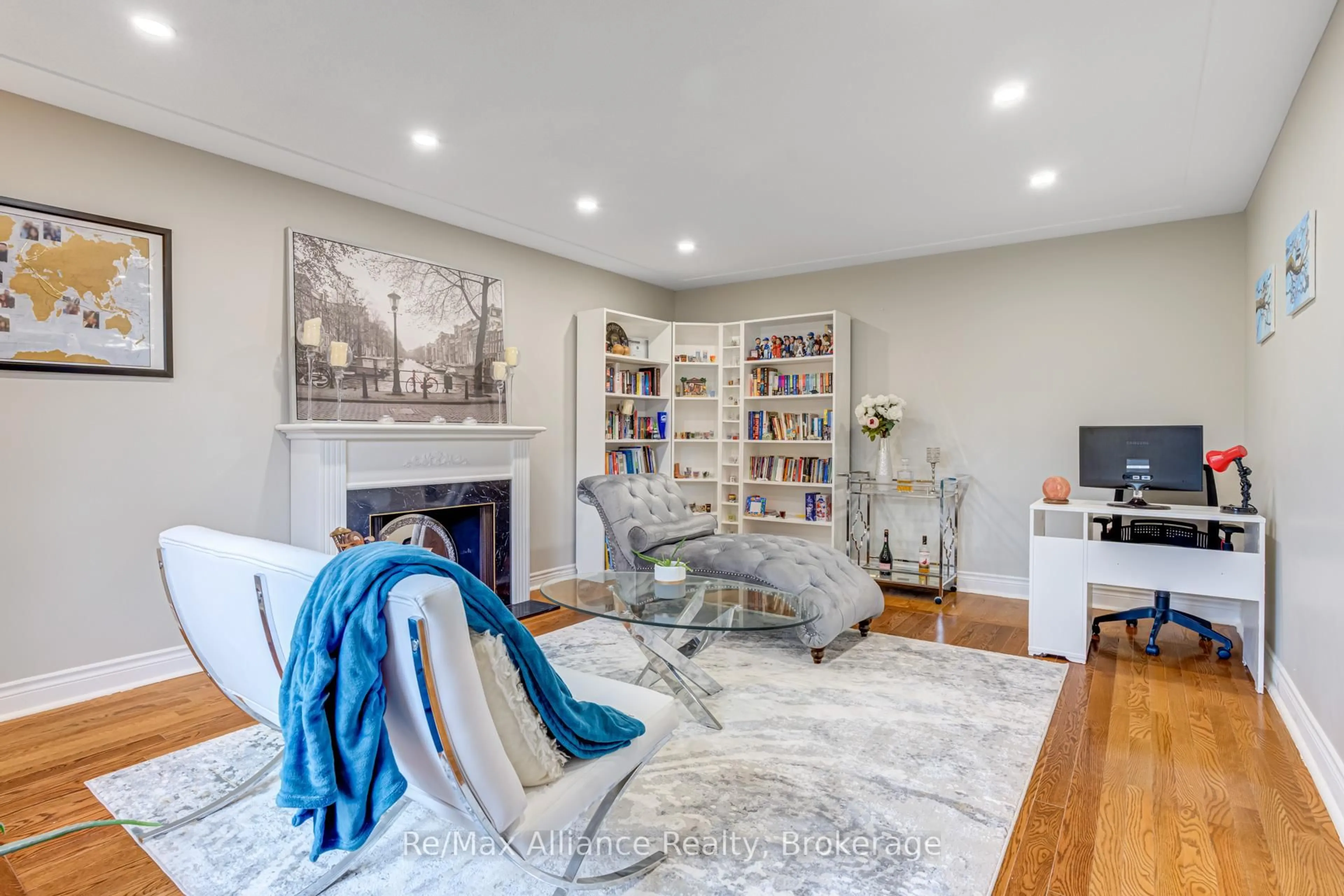 Living room with furniture, unknown for 1168 Havendale Blvd, Burlington Ontario L7P 3E3