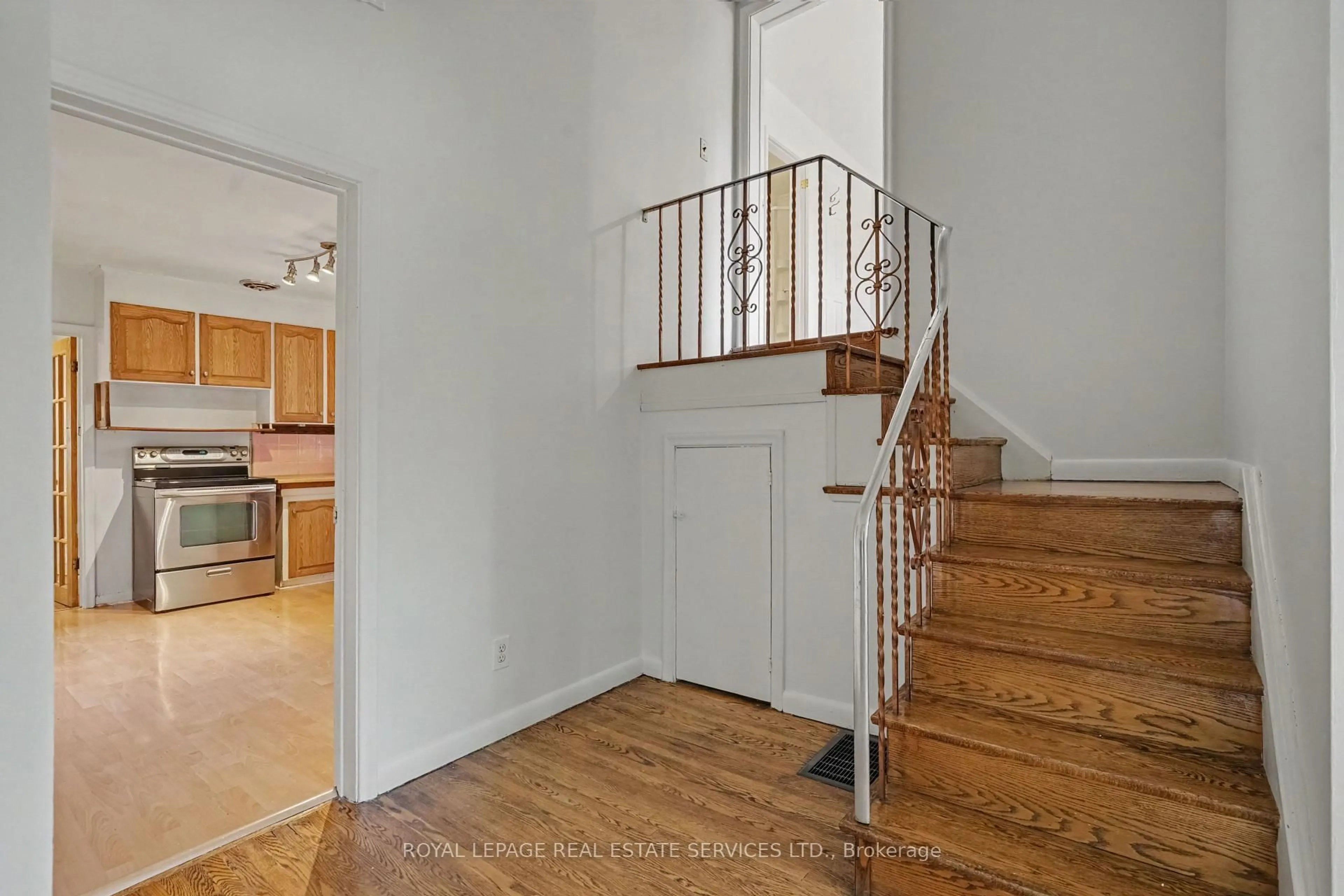 Unknown for 647 Burnhamthorpe Rd, Toronto Ontario M9C 2Z1