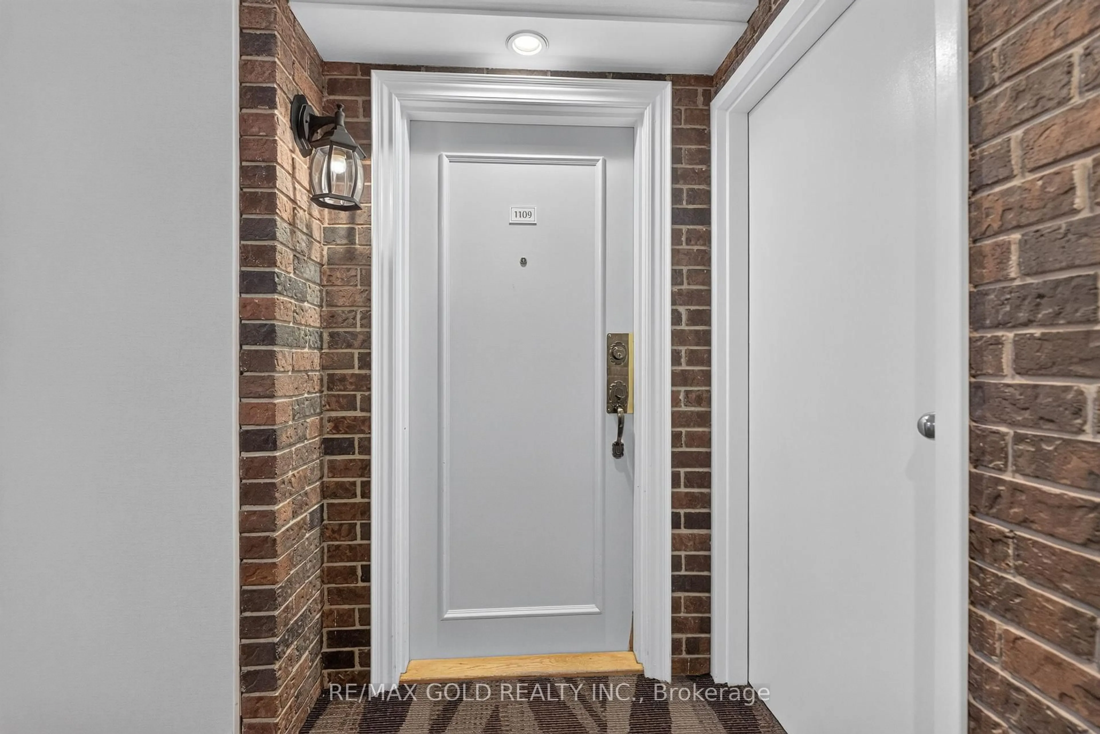 Indoor entryway for 3 Lisa St #1109, Brampton Ontario L6T 4A2