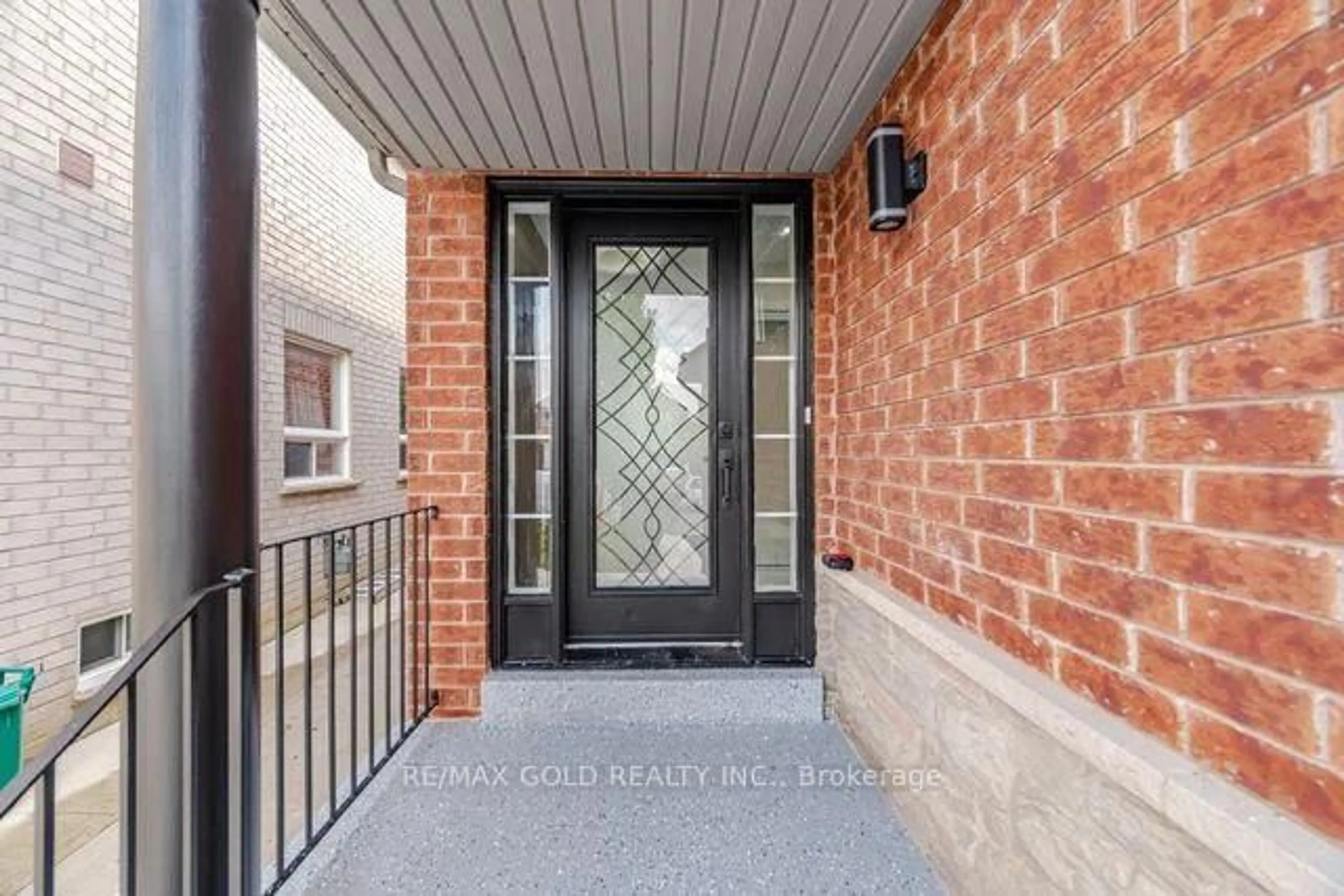Indoor entryway for 7334 Lowville Hts, Mississauga Ontario L5N 8L4
