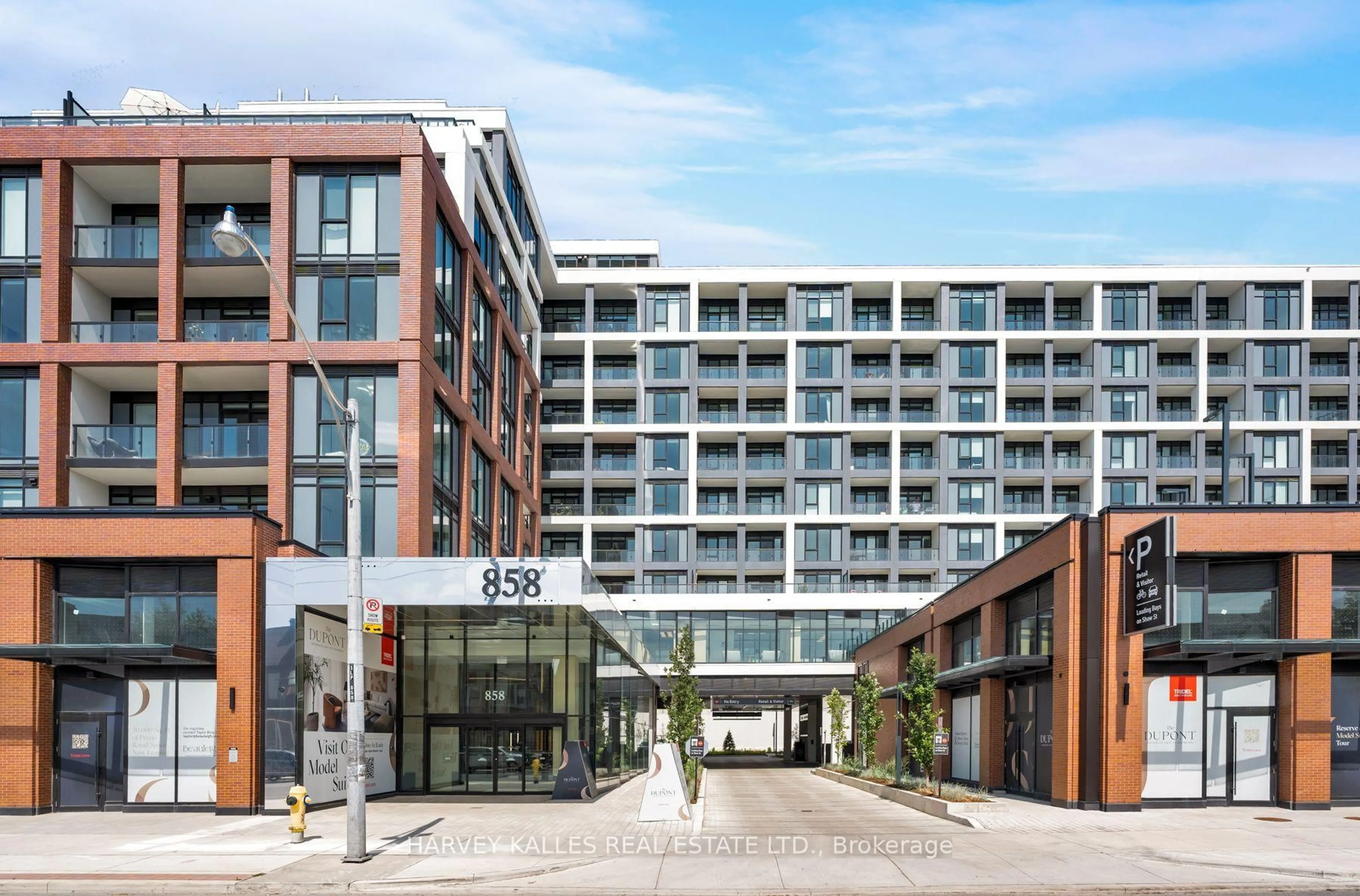 Indoor foyer for 858 Dupont St #PH37, Toronto Ontario M6G 0C1