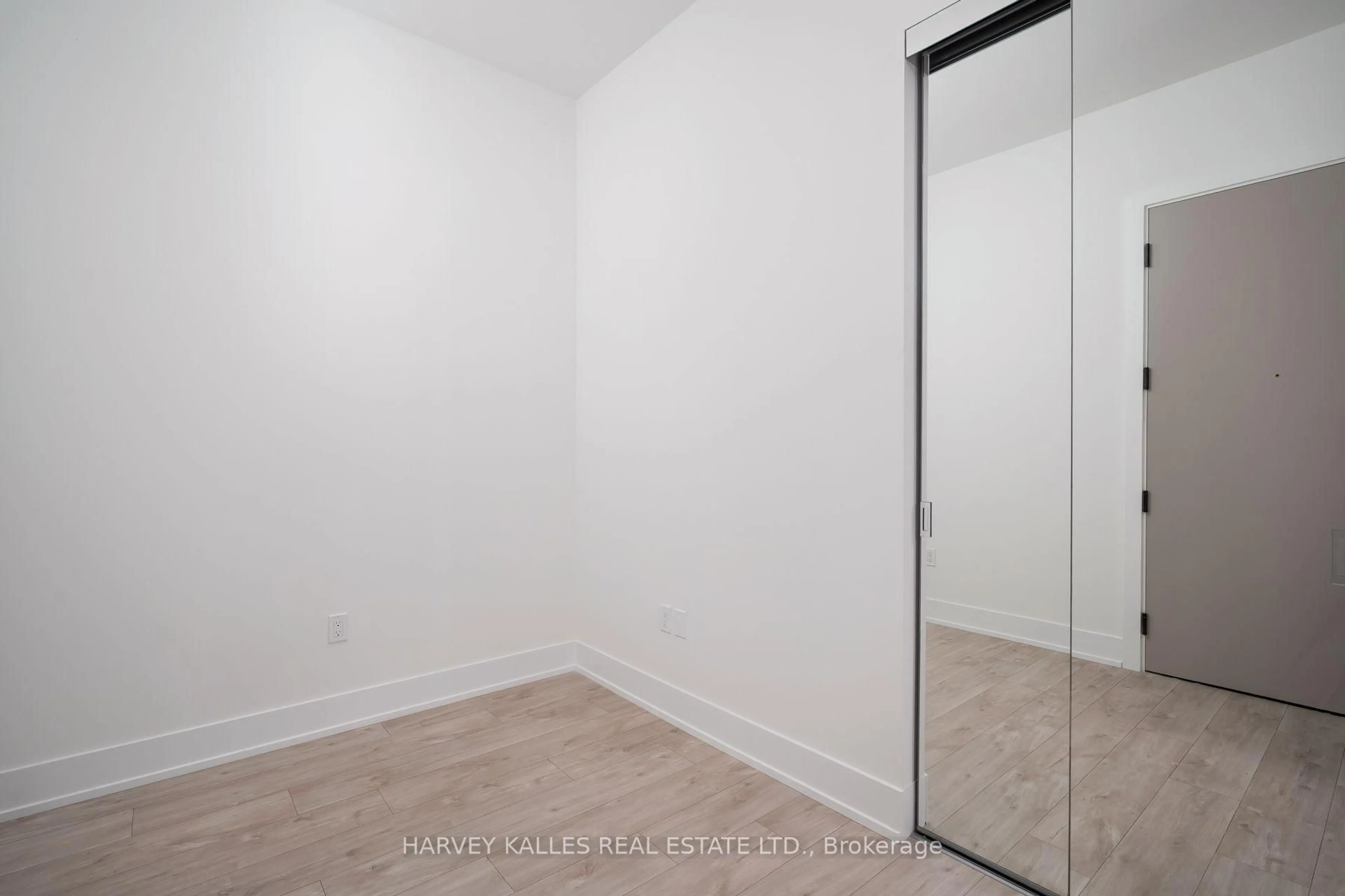 A pic of a room for 858 Dupont St #PH37, Toronto Ontario M6G 0C1