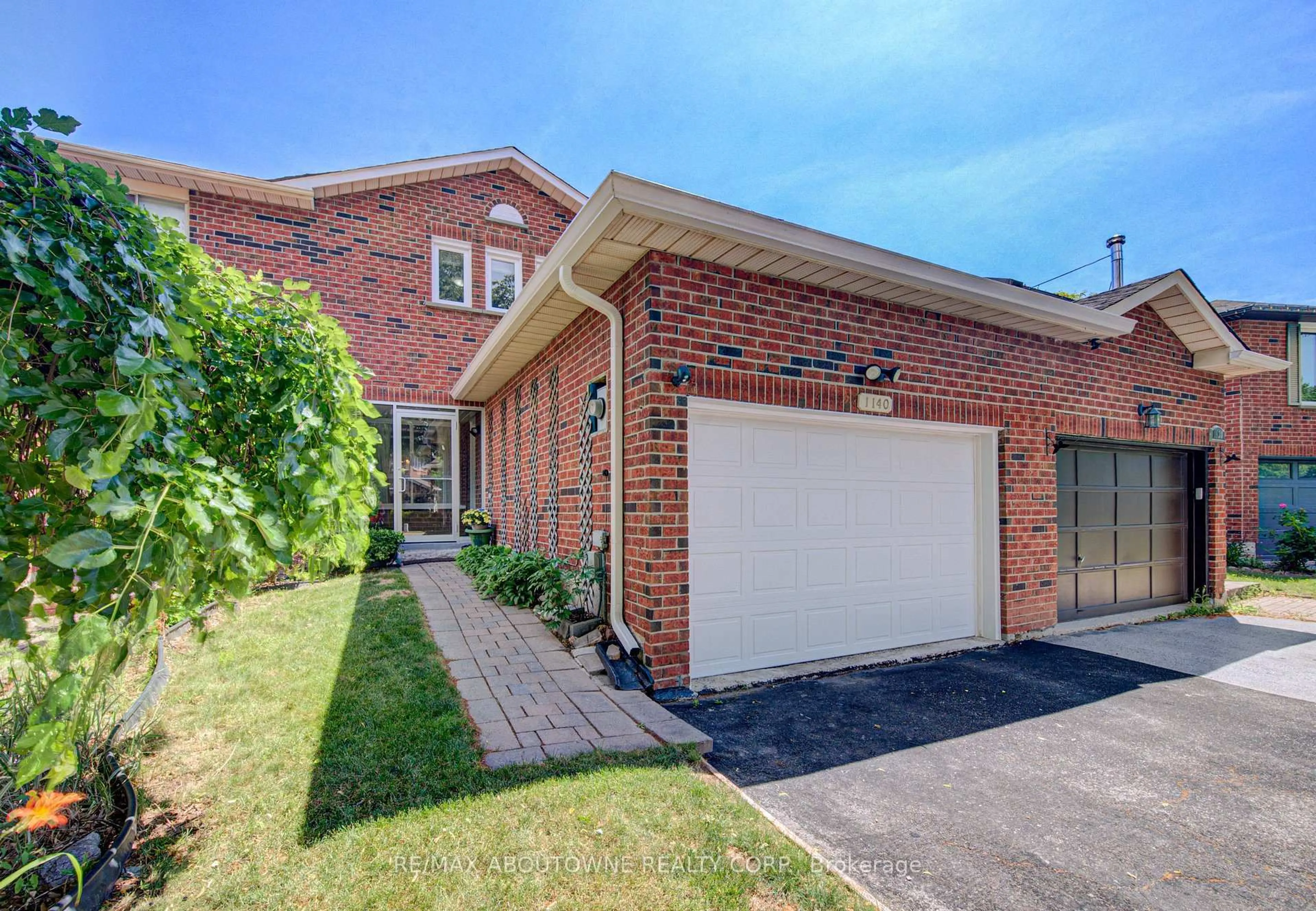 Home with brick exterior material, street for 1140 Avondale Dr, Oakville Ontario L6H 5L3