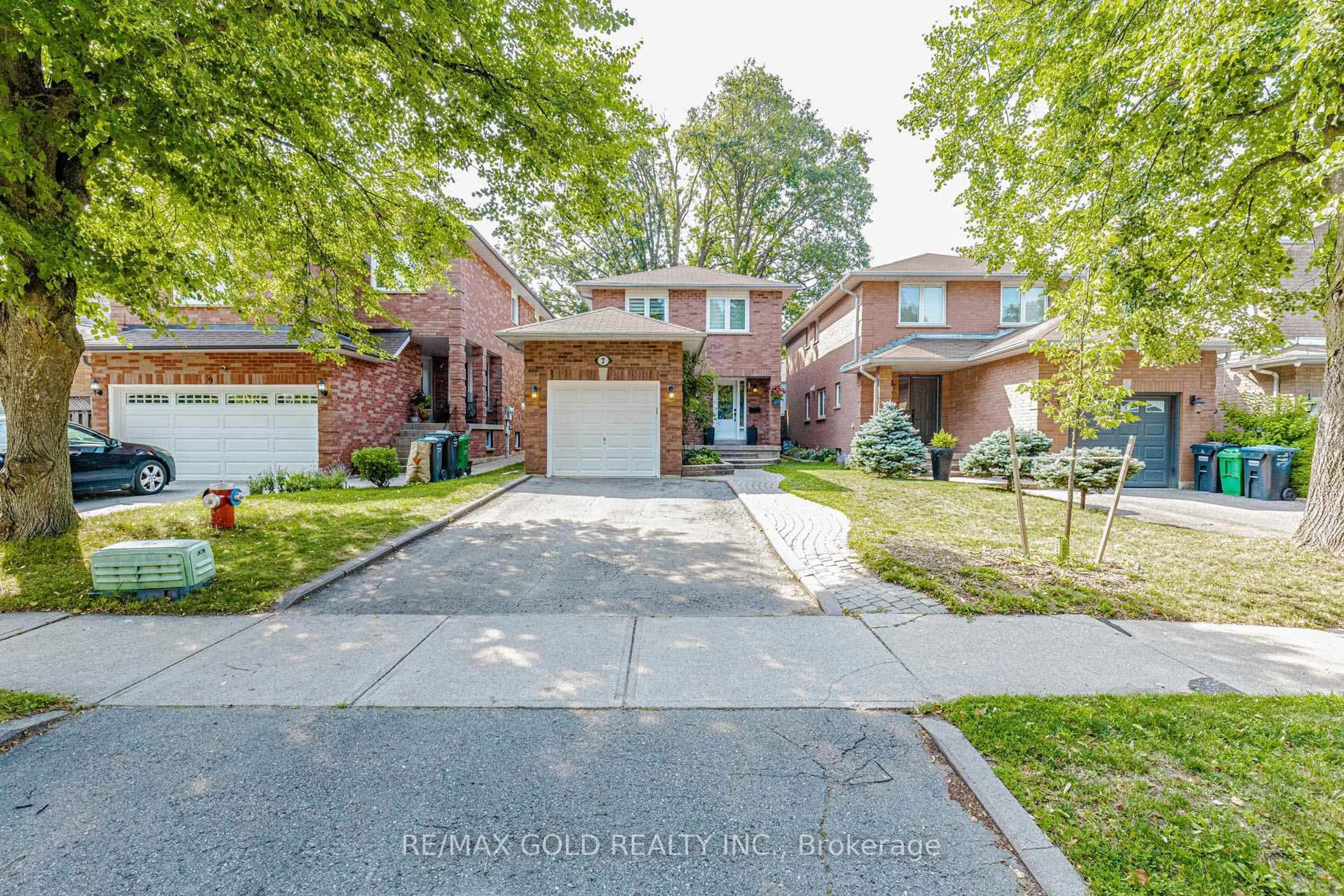 Home with brick exterior material, street for 7 Clipstone Crt, Brampton Ontario L6X 4J4
