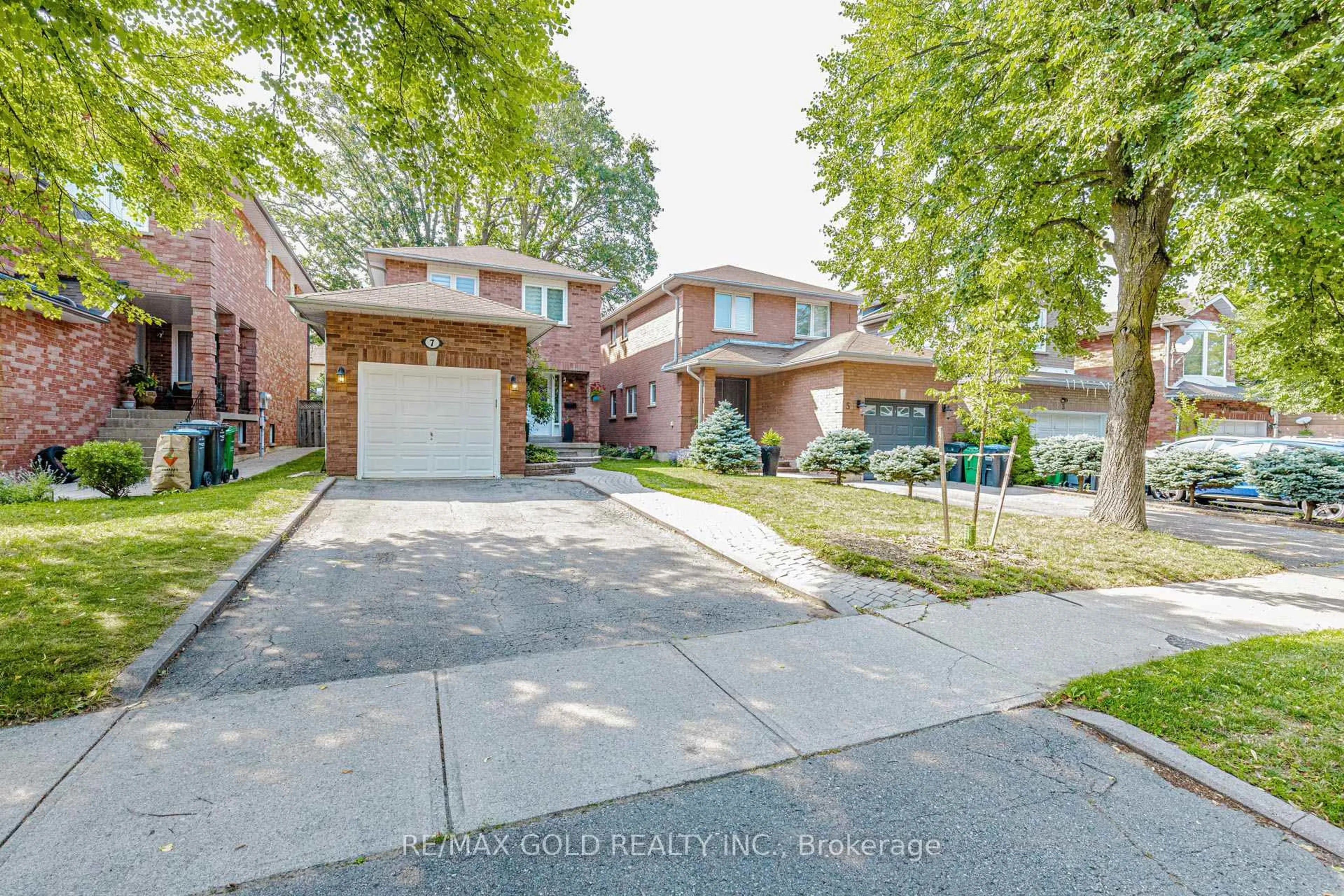 Home with brick exterior material, street for 7 Clipstone Crt, Brampton Ontario L6X 4J4