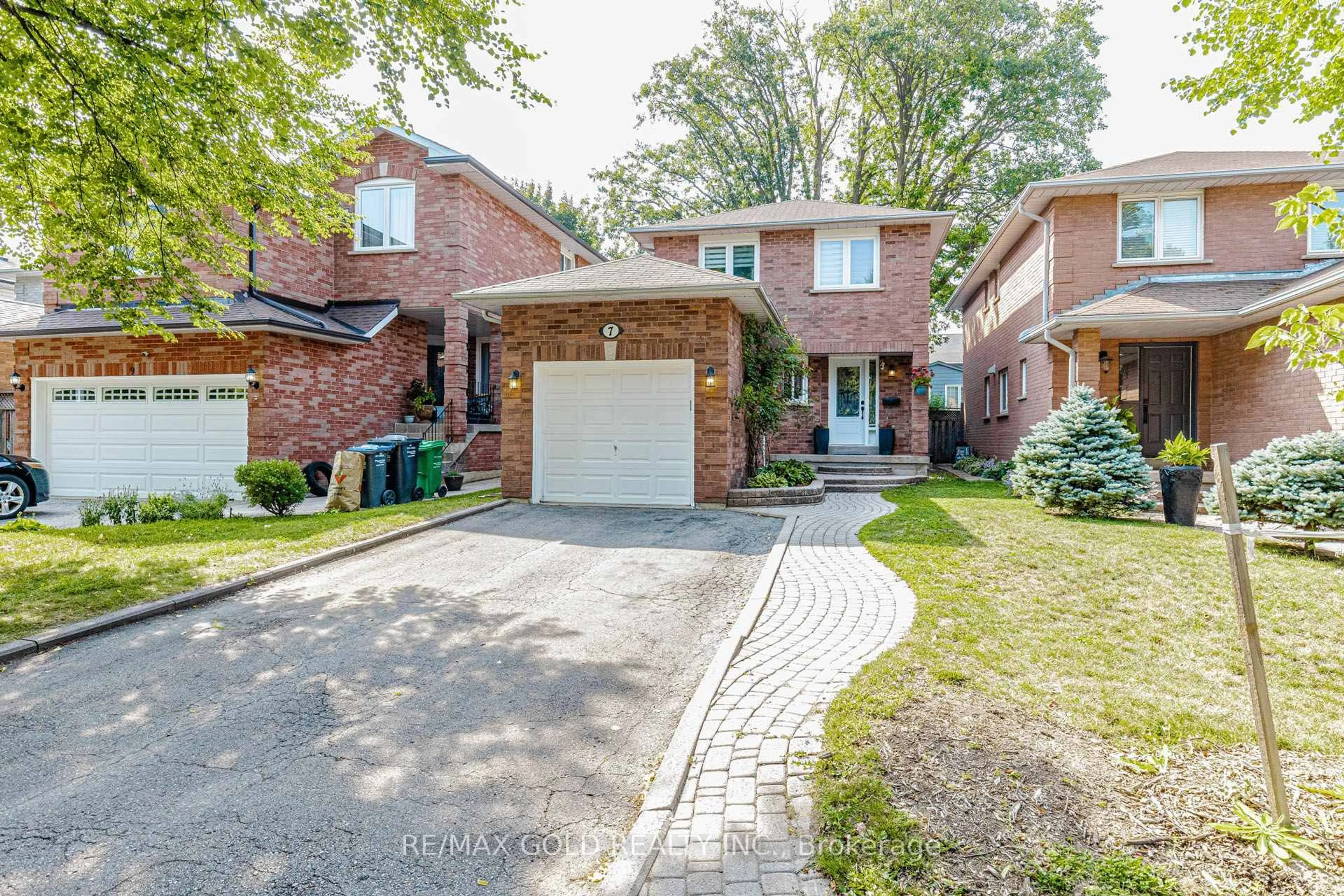 Home with brick exterior material, street for 7 Clipstone Crt, Brampton Ontario L6X 4J4