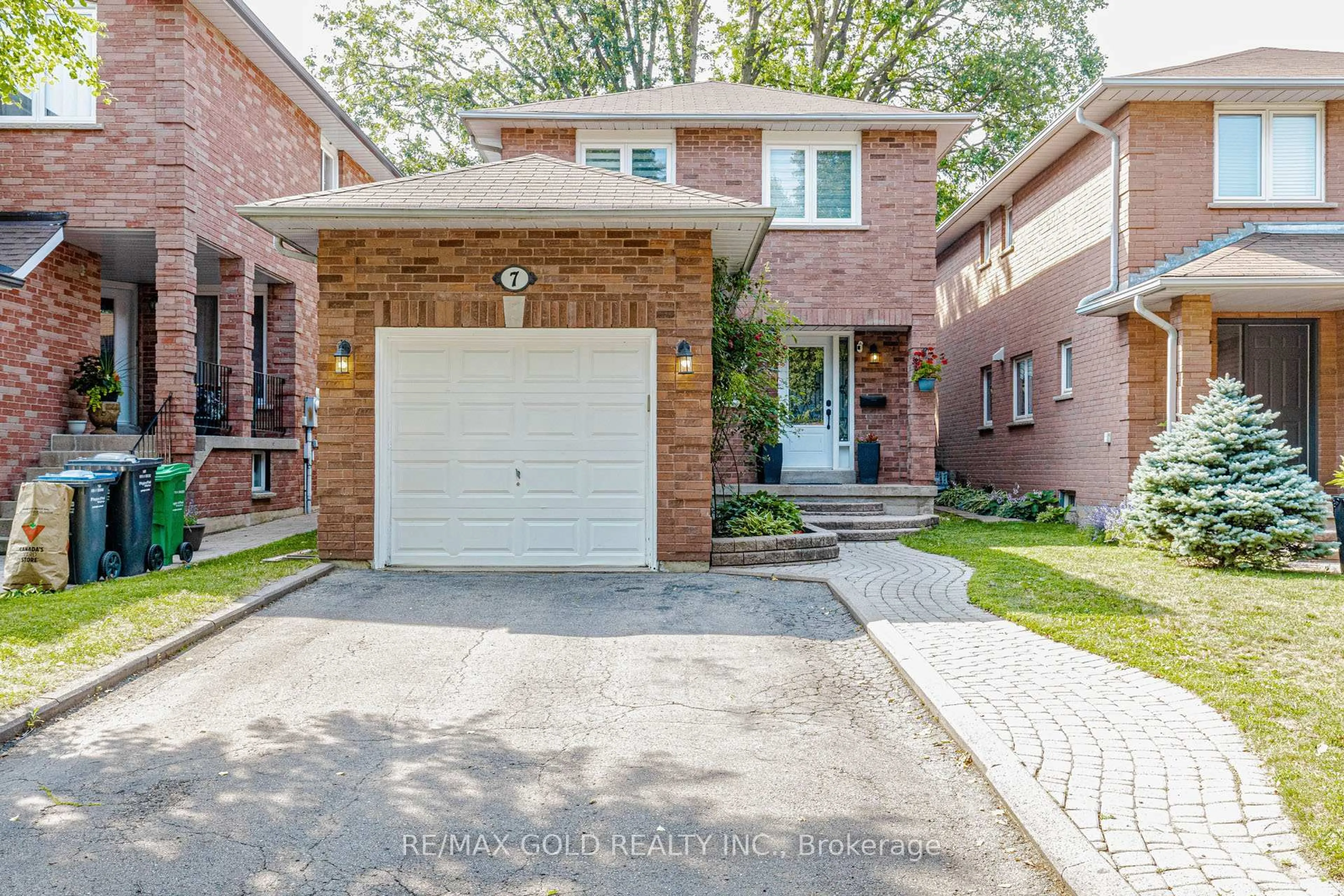 Home with brick exterior material, street for 7 Clipstone Crt, Brampton Ontario L6X 4J4