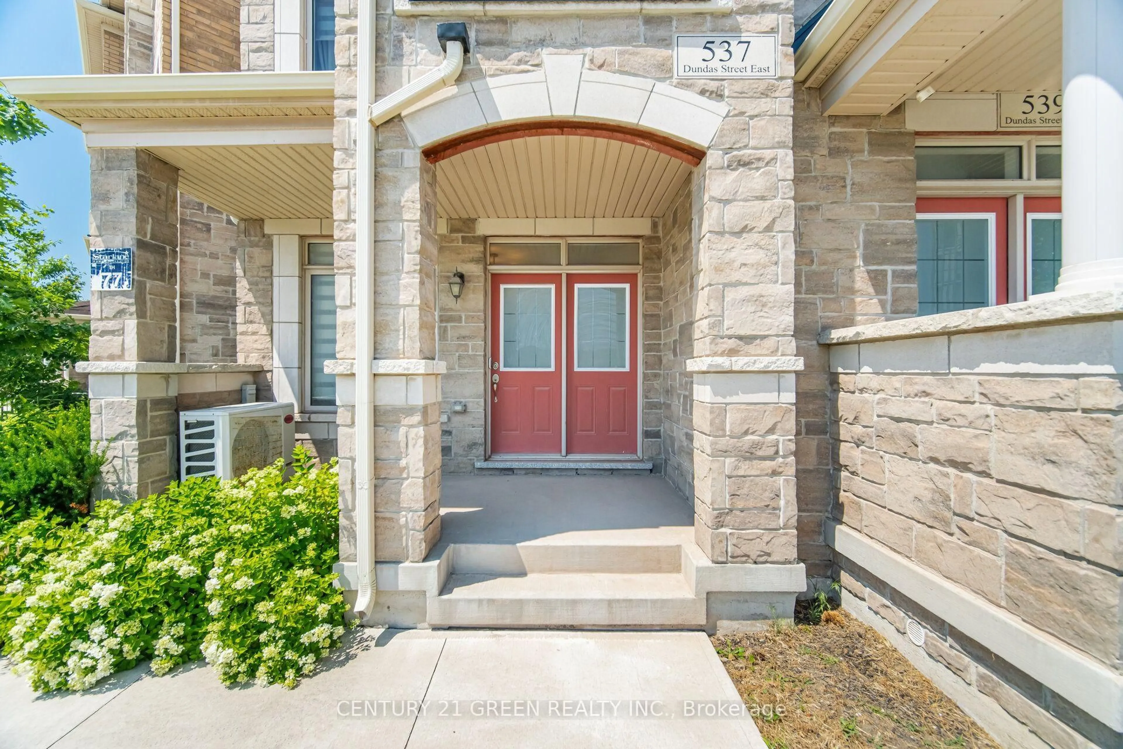 Indoor entryway for 537 Dundas St, Oakville Ontario L6H 3P6