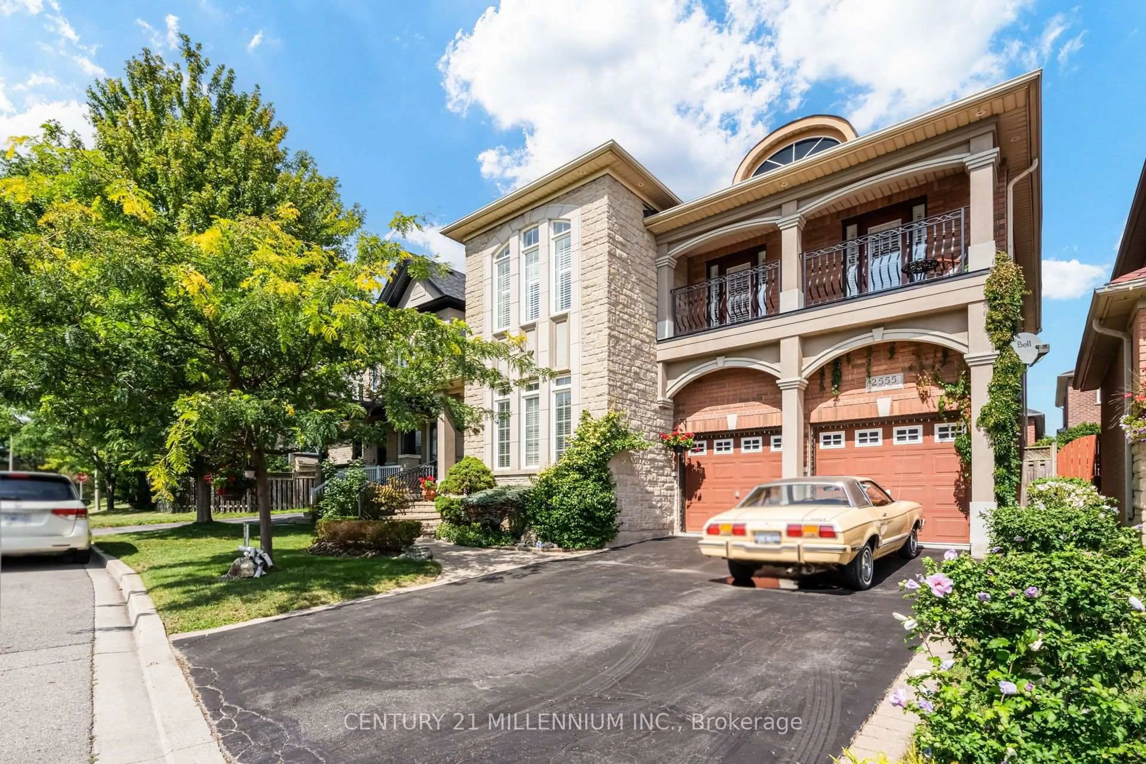 Home with brick exterior material, street for 2555 Nichols Dr, Oakville Ontario L6H 7L3