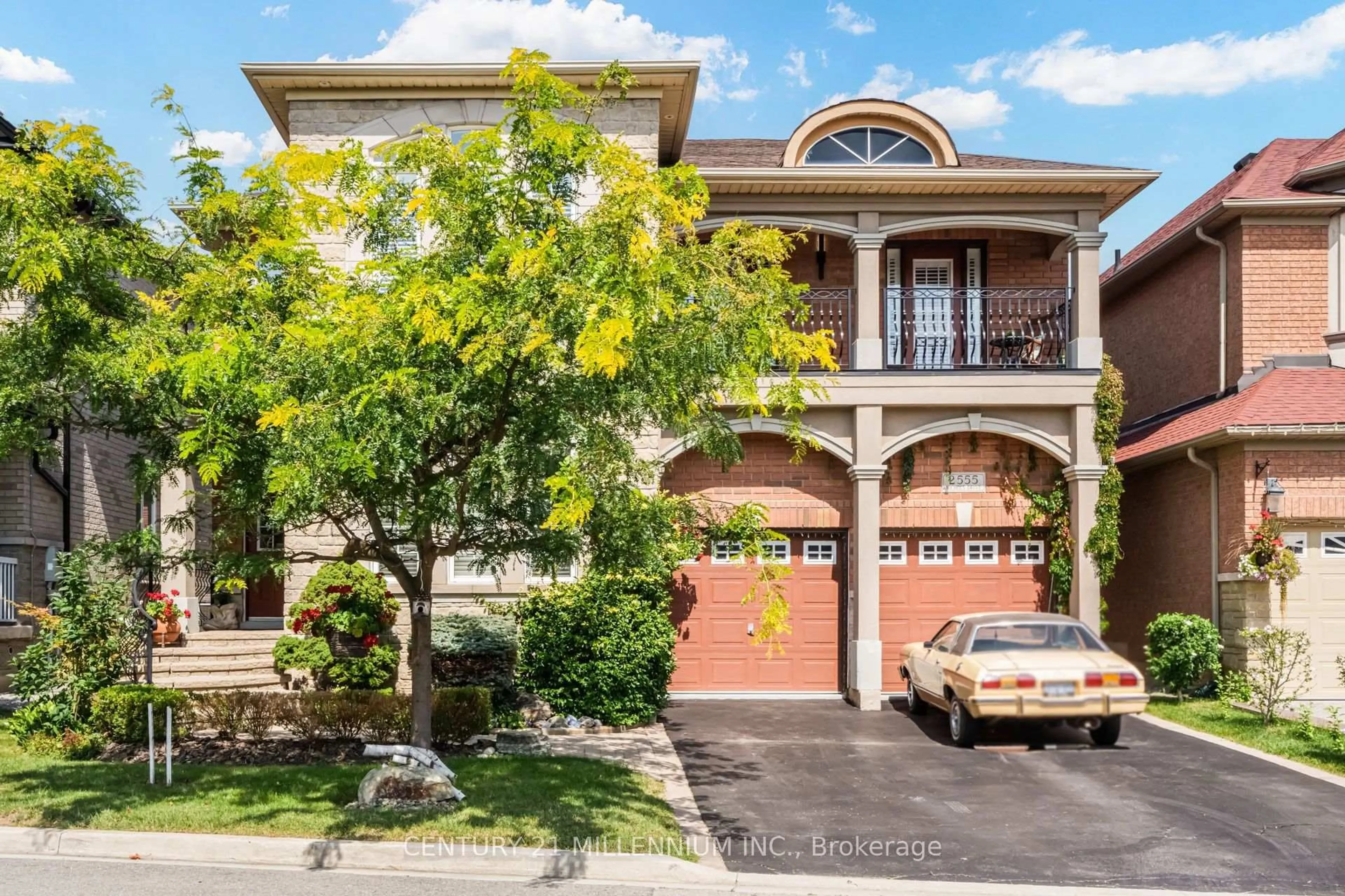Home with brick exterior material, street for 2555 Nichols Dr, Oakville Ontario L6H 7L3