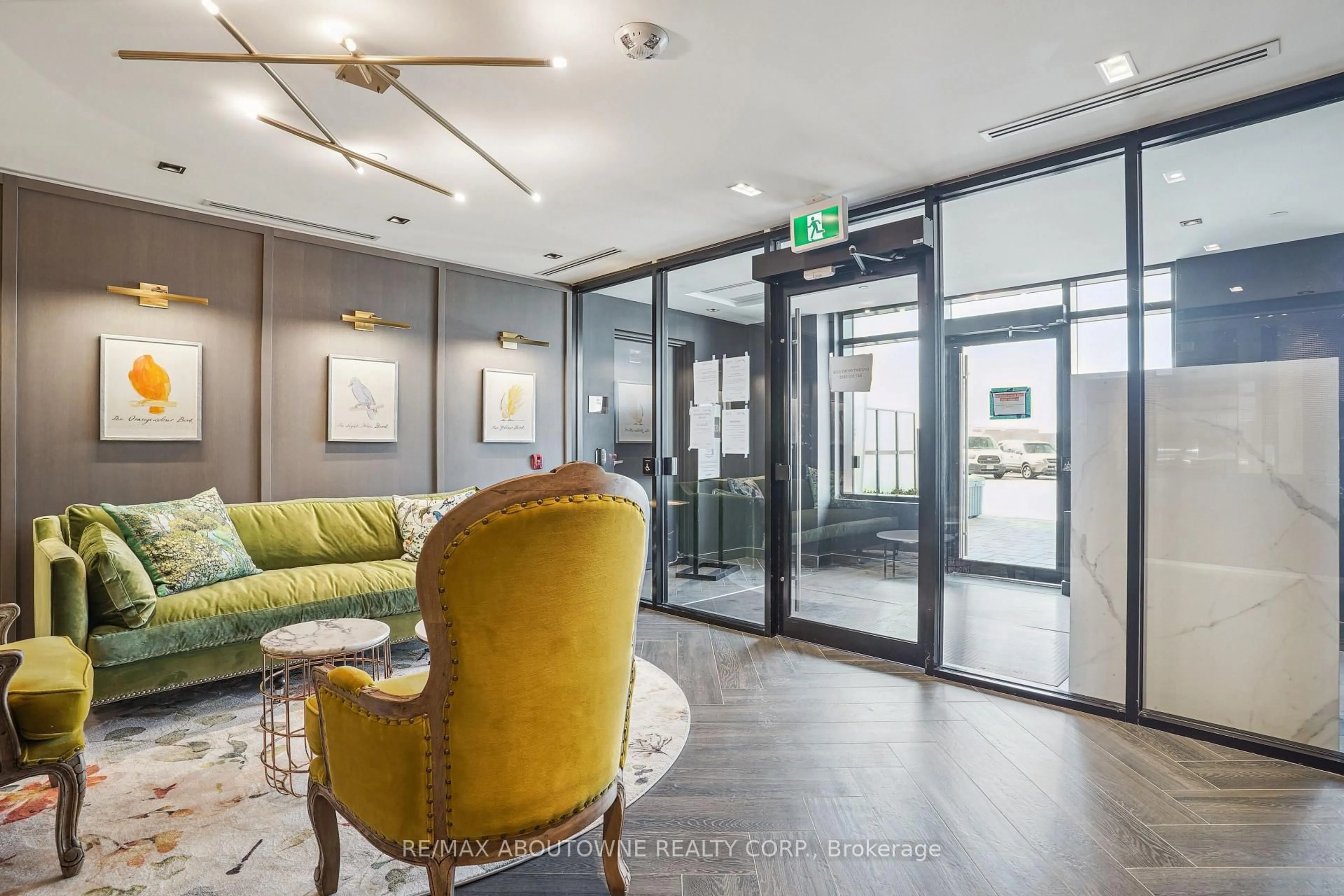 Indoor foyer for 405 Dundas St #707, Oakville Ontario L6M 4P9