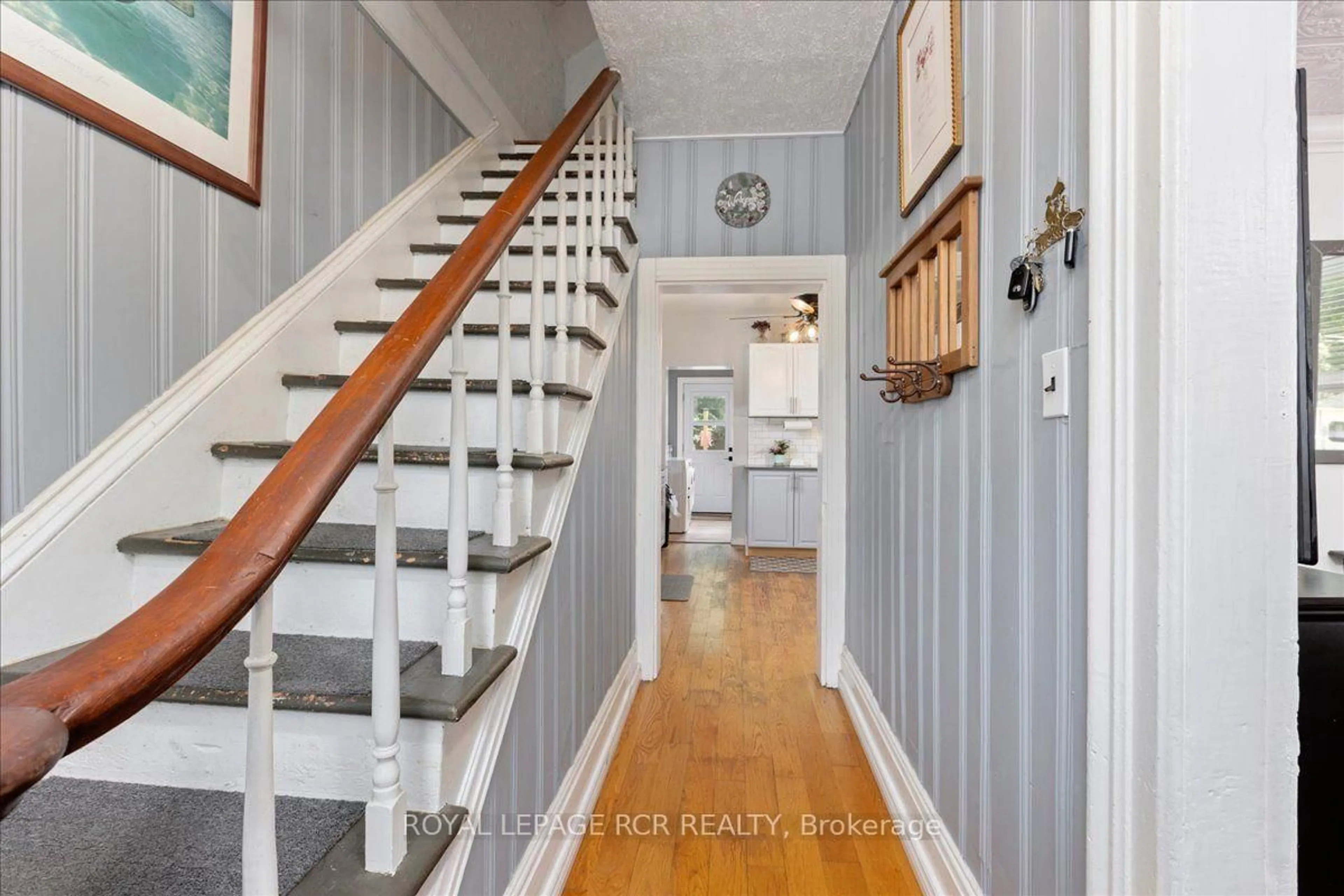 Indoor entryway for 93 Mill St, Orangeville Ontario L9W 2M9
