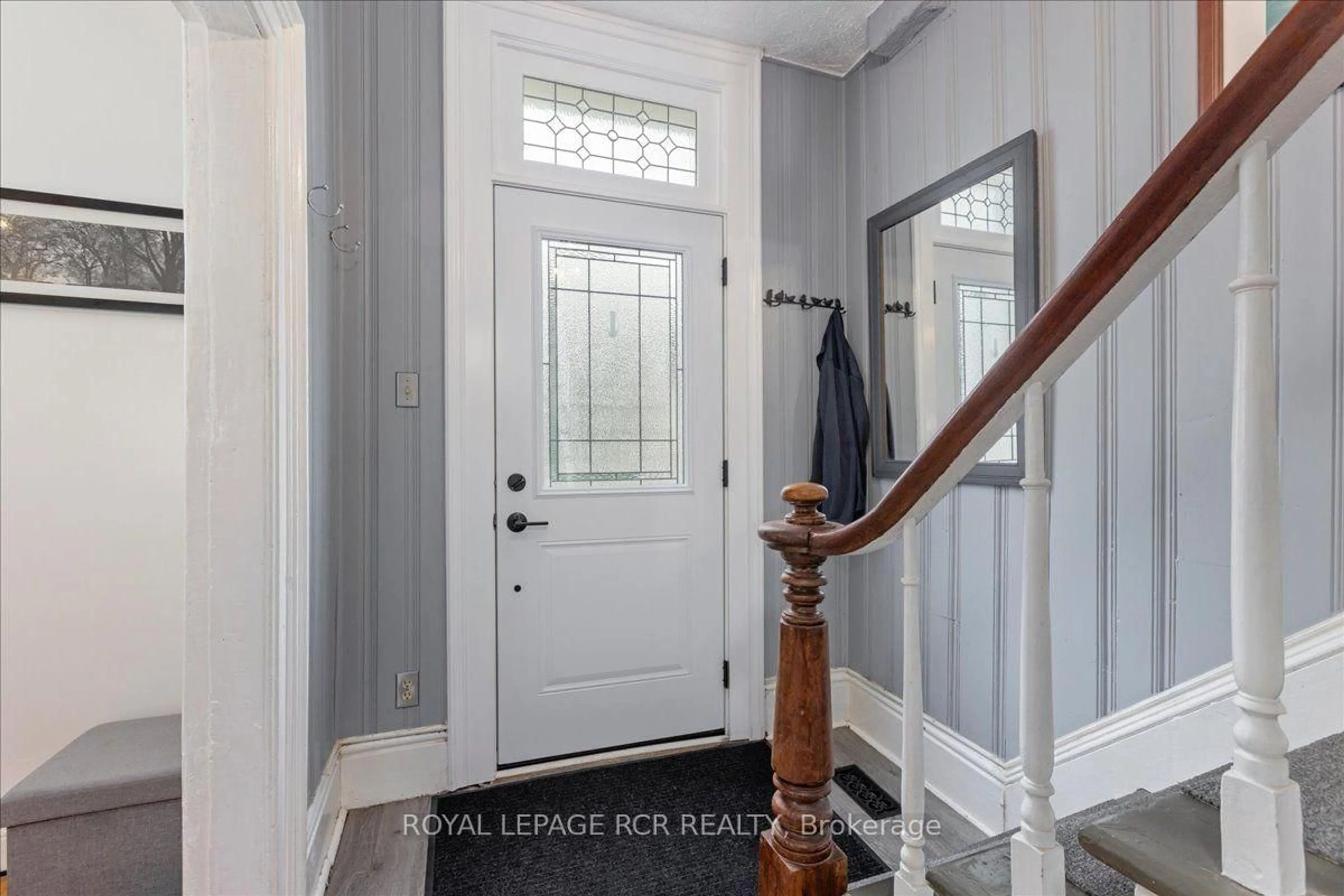 Indoor entryway for 93 Mill St, Orangeville Ontario L9W 2M9