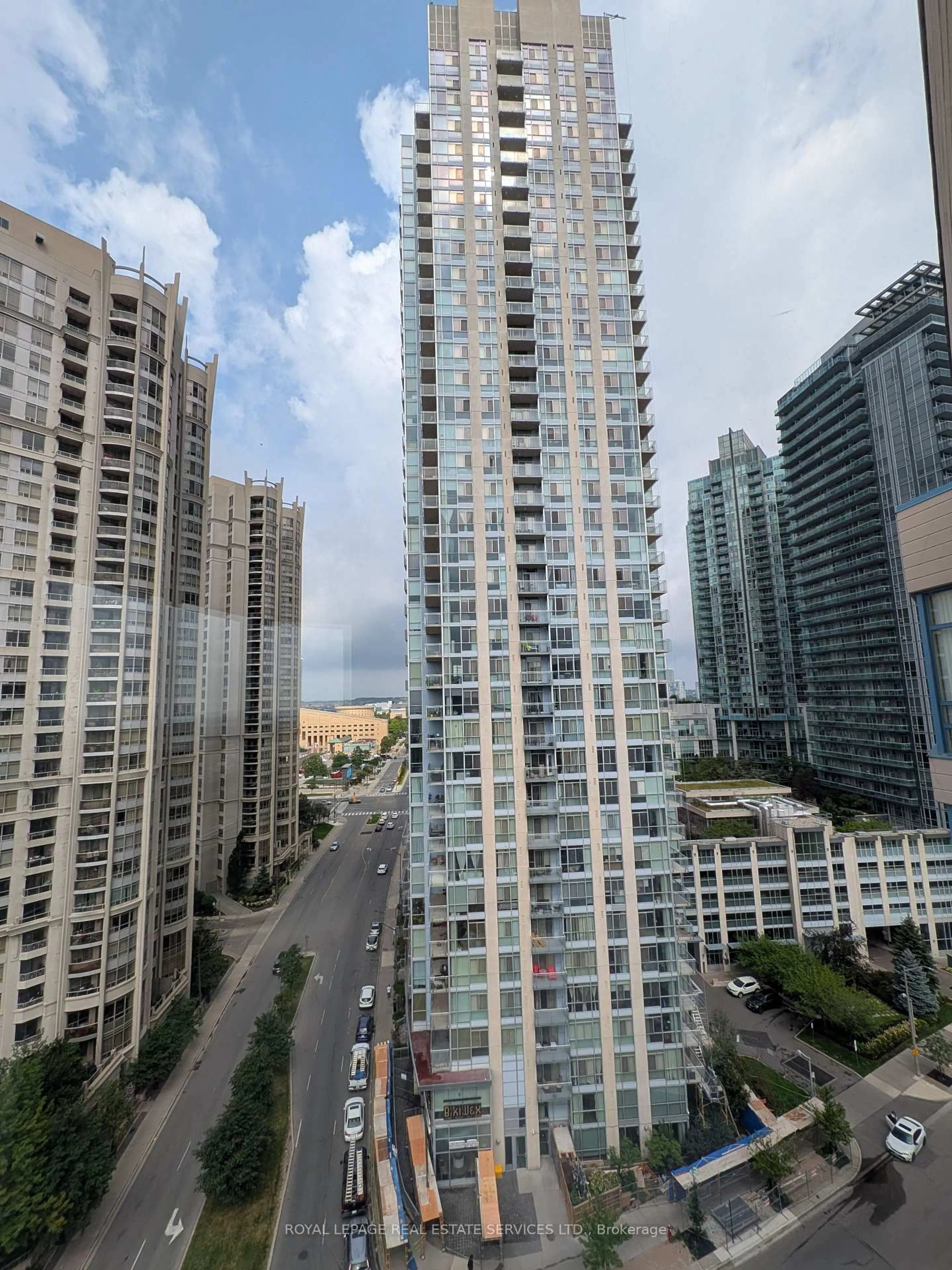 Balcony in the apartment, city buildings view from balcony for 225 Webb Dr #1008, Mississauga Ontario L5B 4P2