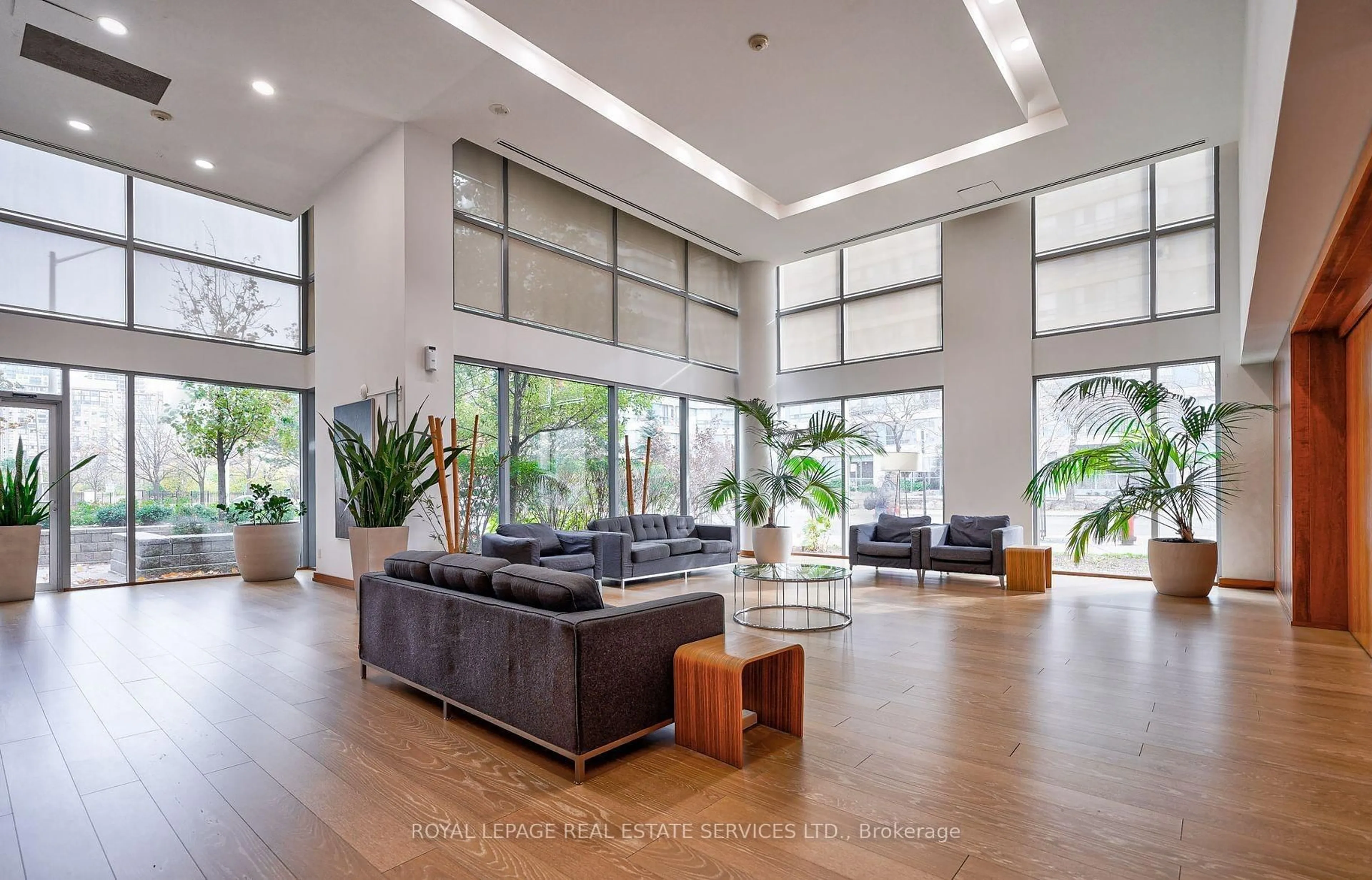 Lobby for 225 Webb Dr #1008, Mississauga Ontario L5B 4P2