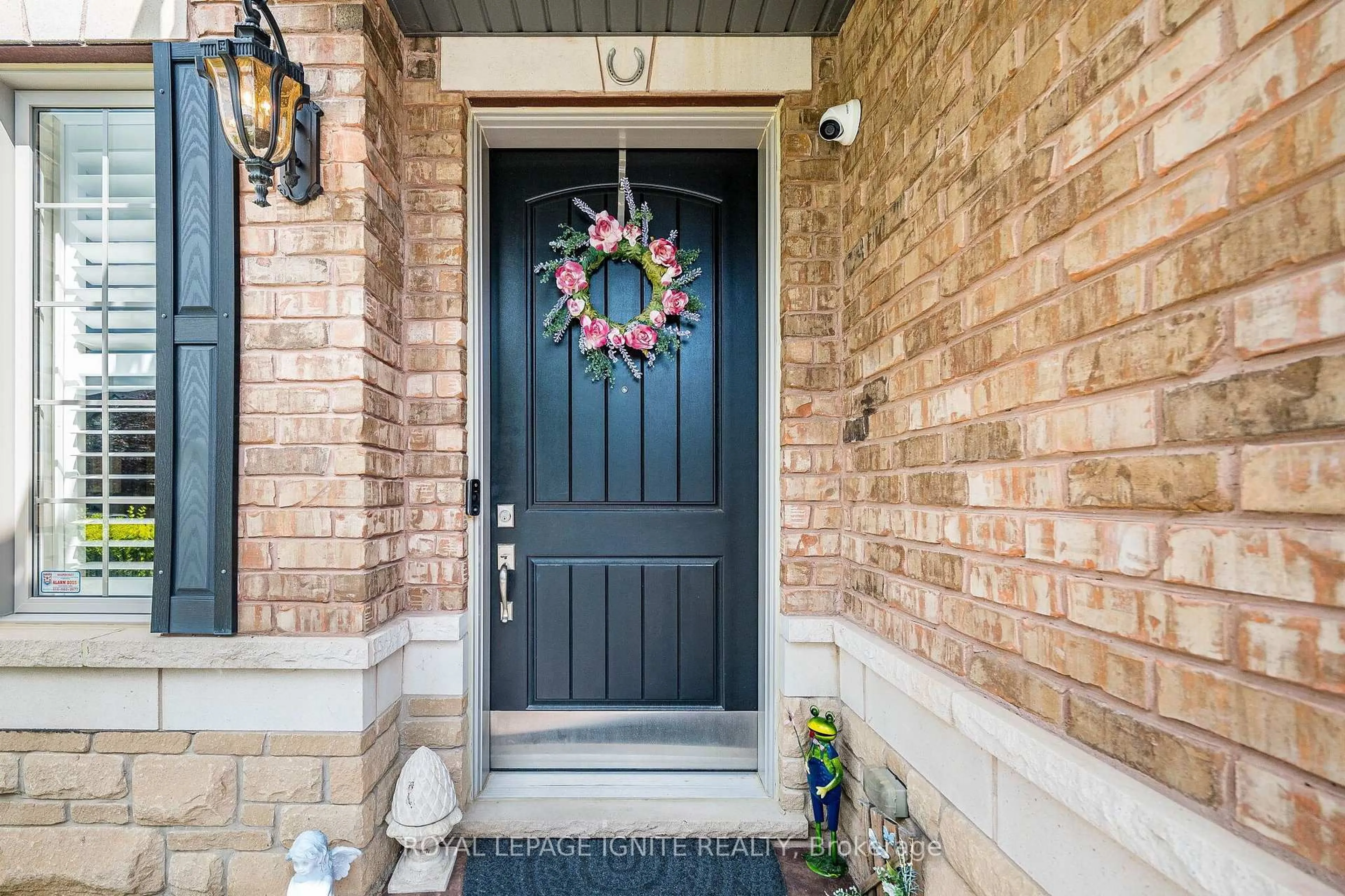 Indoor entryway for 5 Stellar Ave, Caledon Ontario L7C 3P7