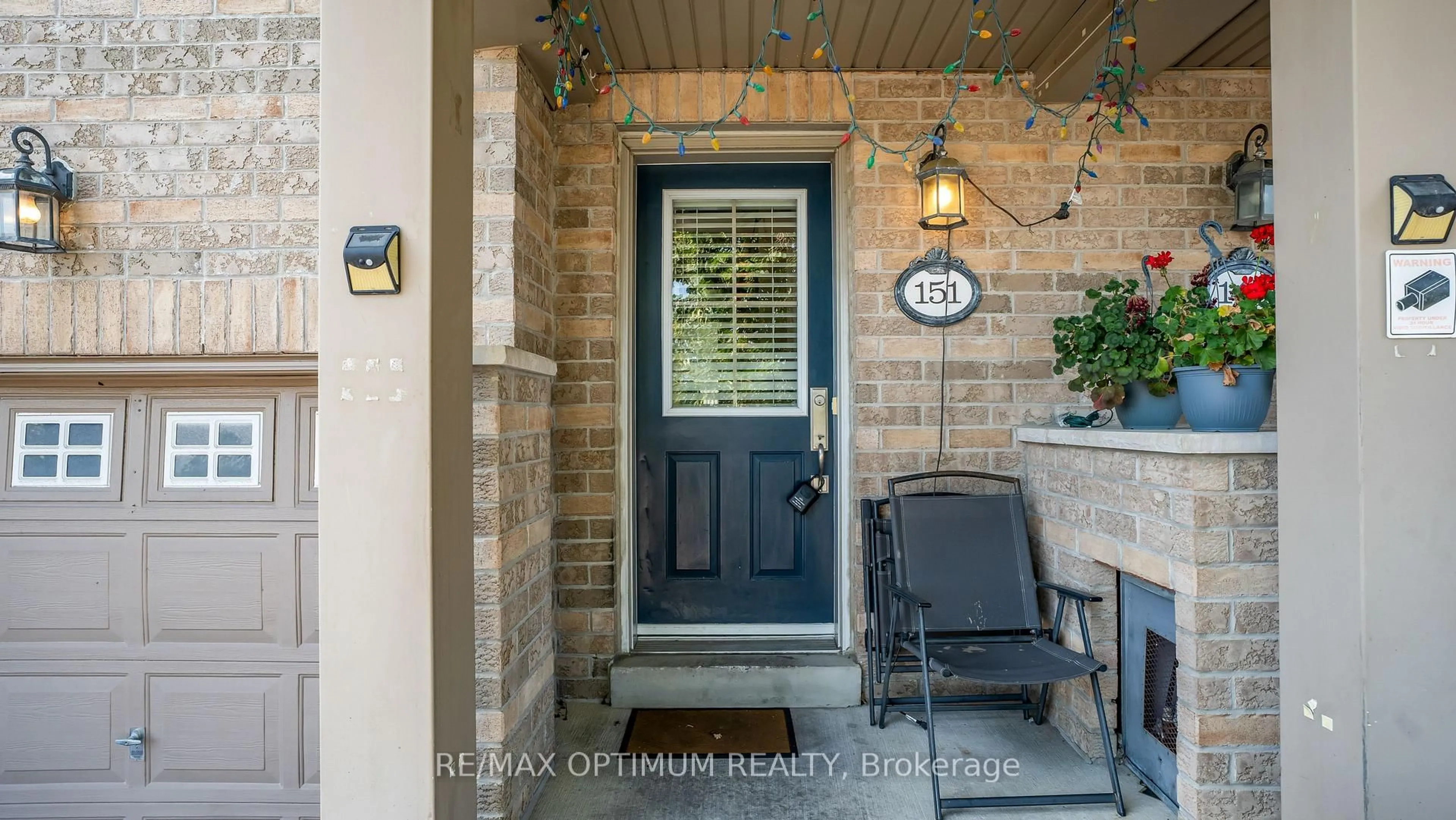 Indoor entryway for 151 Cedar Lake Cres, Brampton Ontario L6Y 0P9