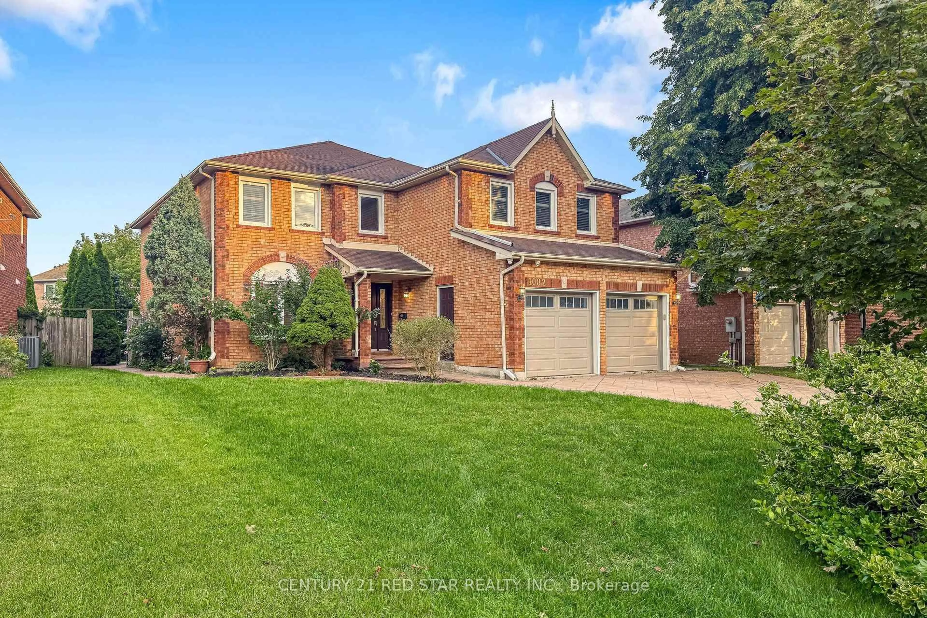 Home with brick exterior material, street for 1082 Haydonbridge Crt, Mississauga Ontario L5V 1J4