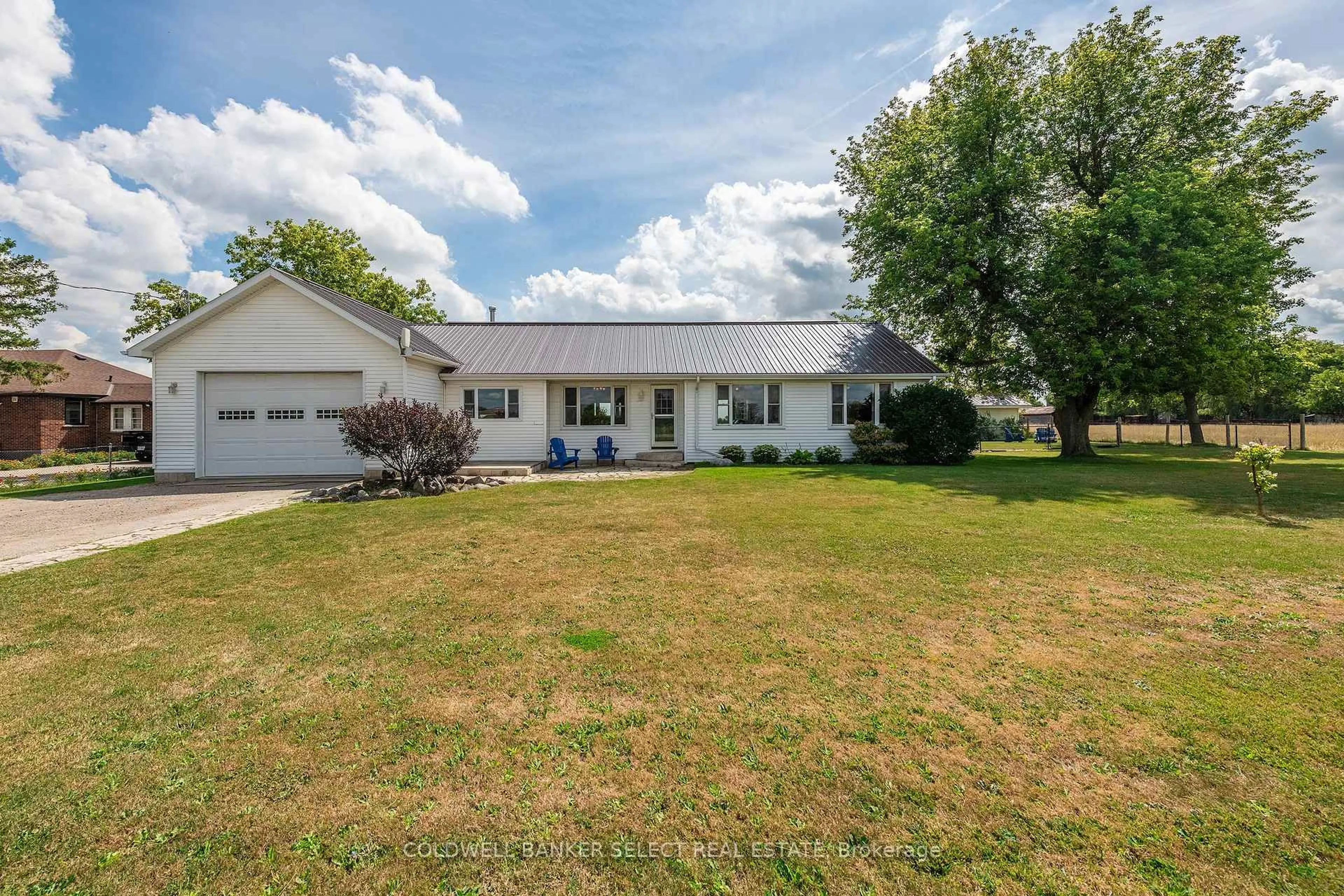 A pic from outside/outdoor area/front of a property/back of a property/a pic from drone, unknown for 6415 King St, Caledon Ontario L7C 0V2