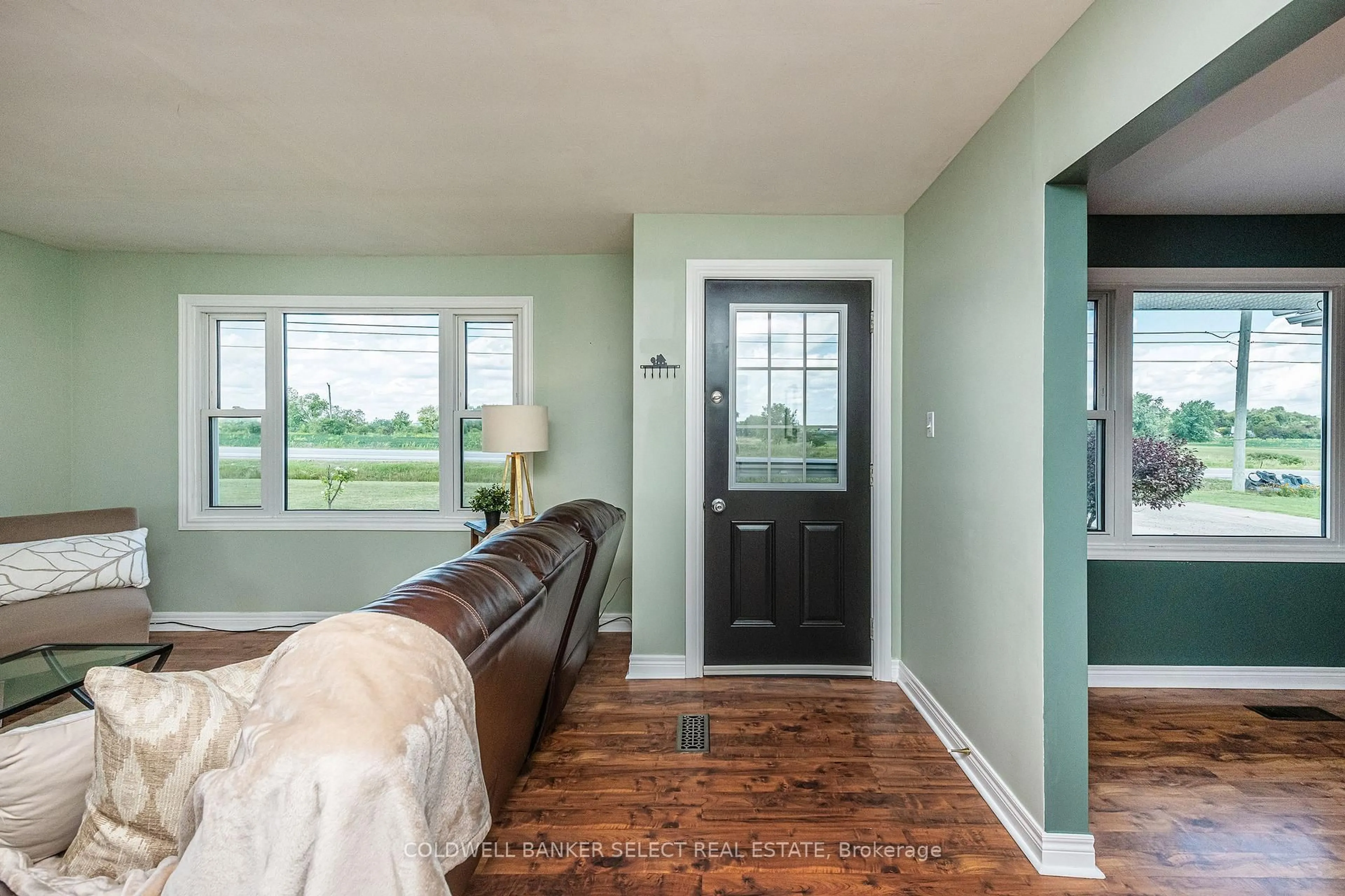 Indoor entryway for 6415 King St, Caledon Ontario L7C 0V2