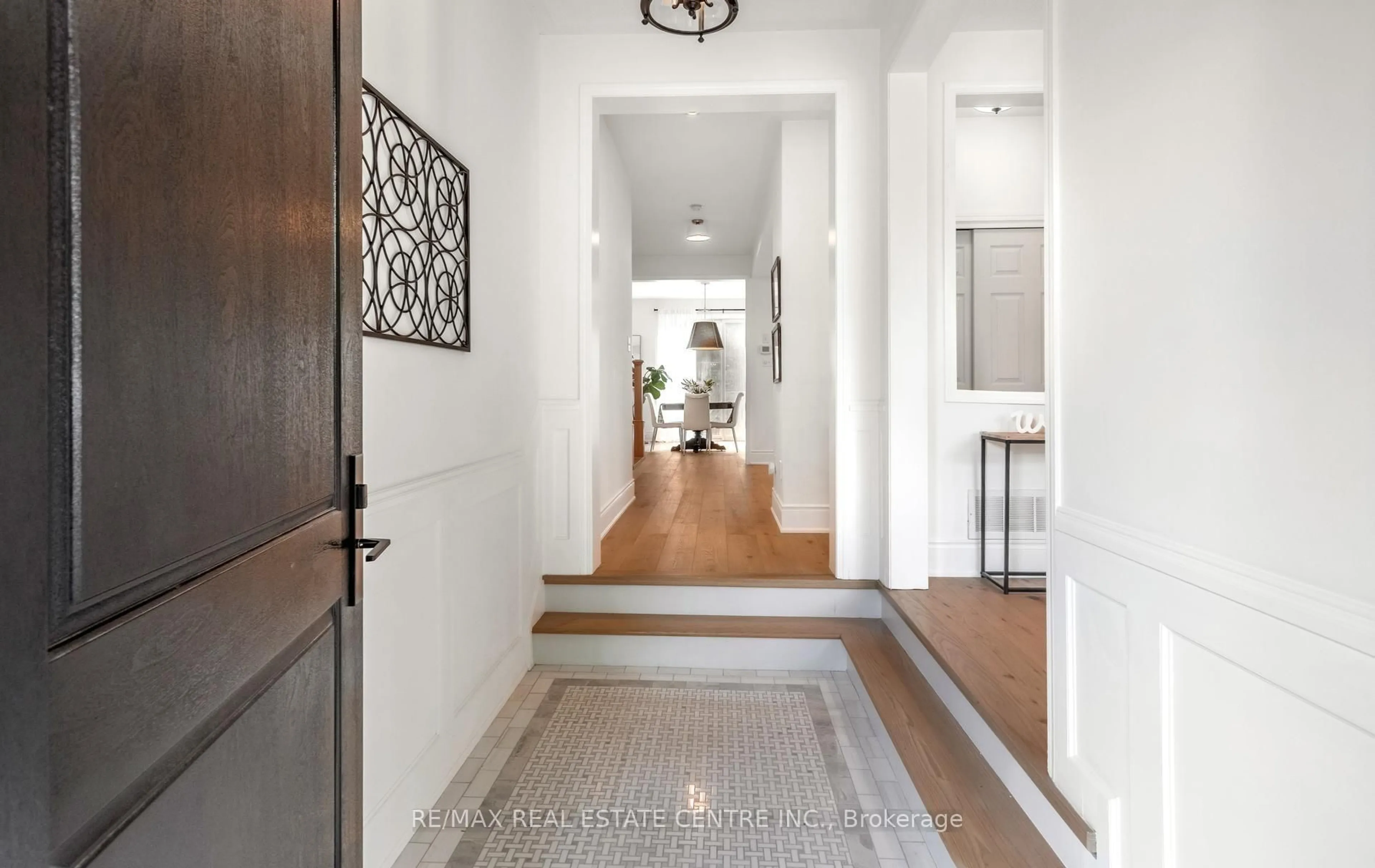 Indoor entryway for 54 Apple Blossom Cres, Halton Hills Ontario L7G 6L5