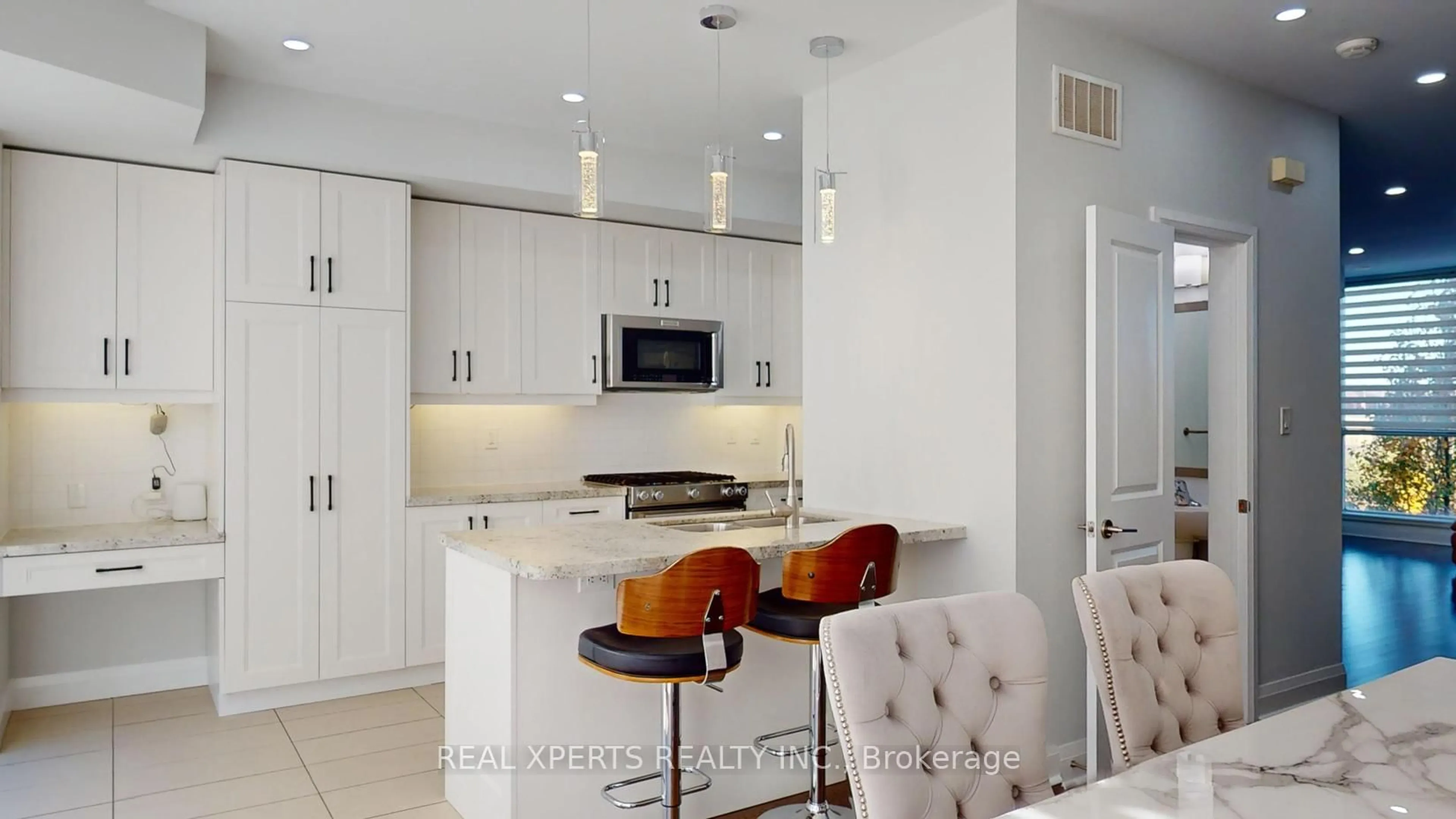 Contemporary kitchen, ceramic/tile floor for 90 Little Creek Rd #3, Mississauga Ontario L5R 0E9