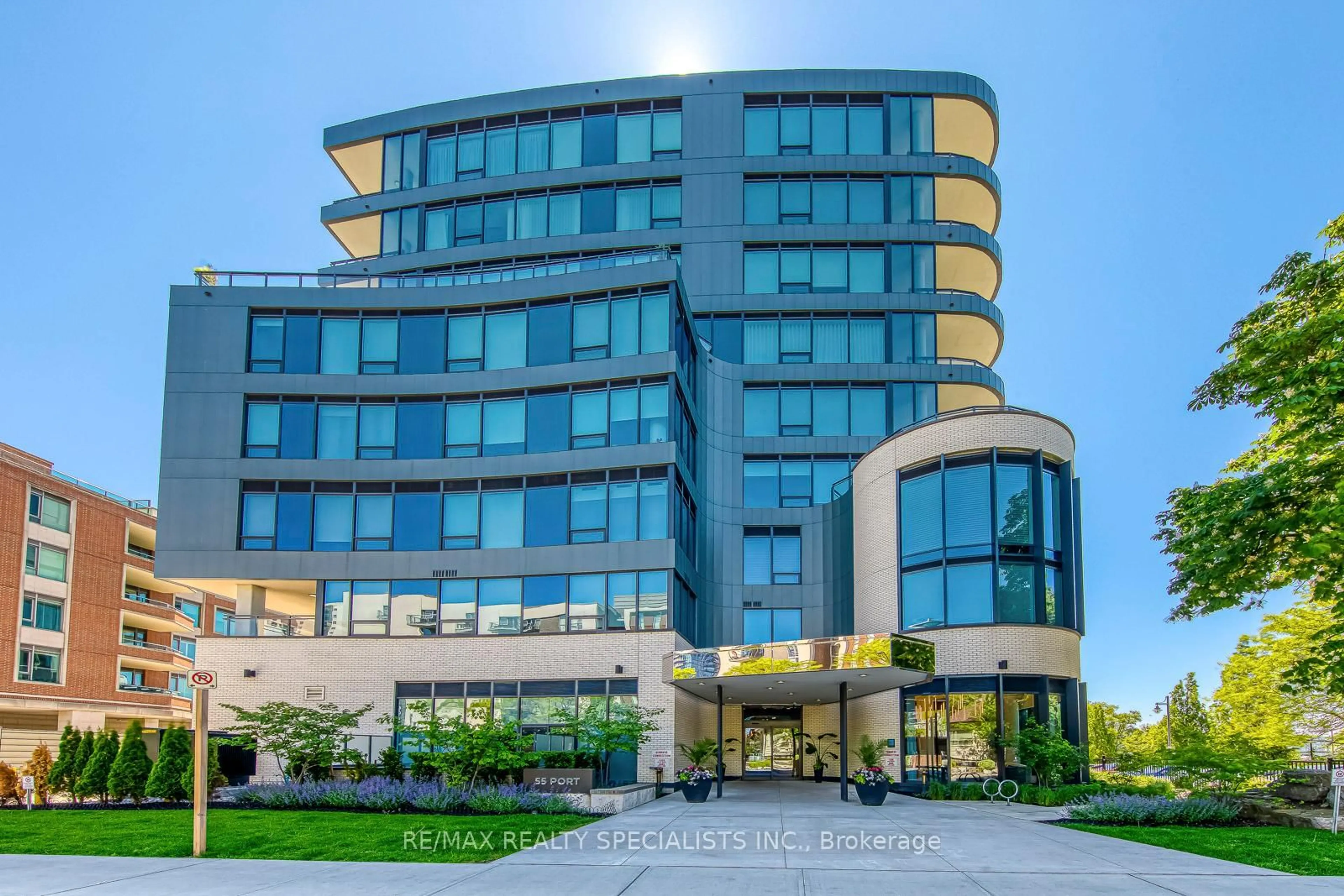 Indoor foyer for 55 Port St #304, Mississauga Ontario L5G 4P3