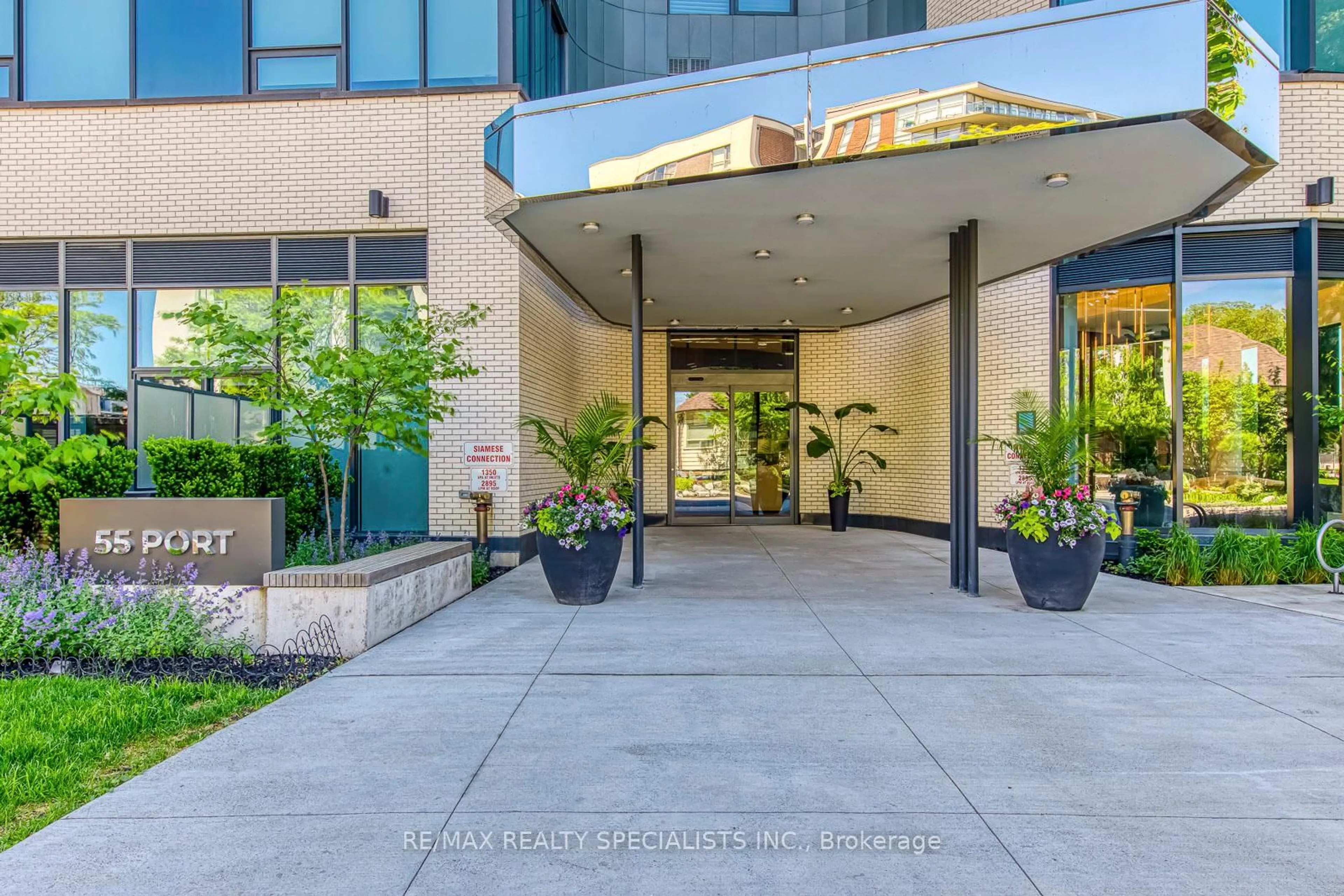 Indoor foyer for 55 Port St #304, Mississauga Ontario L5G 4P3