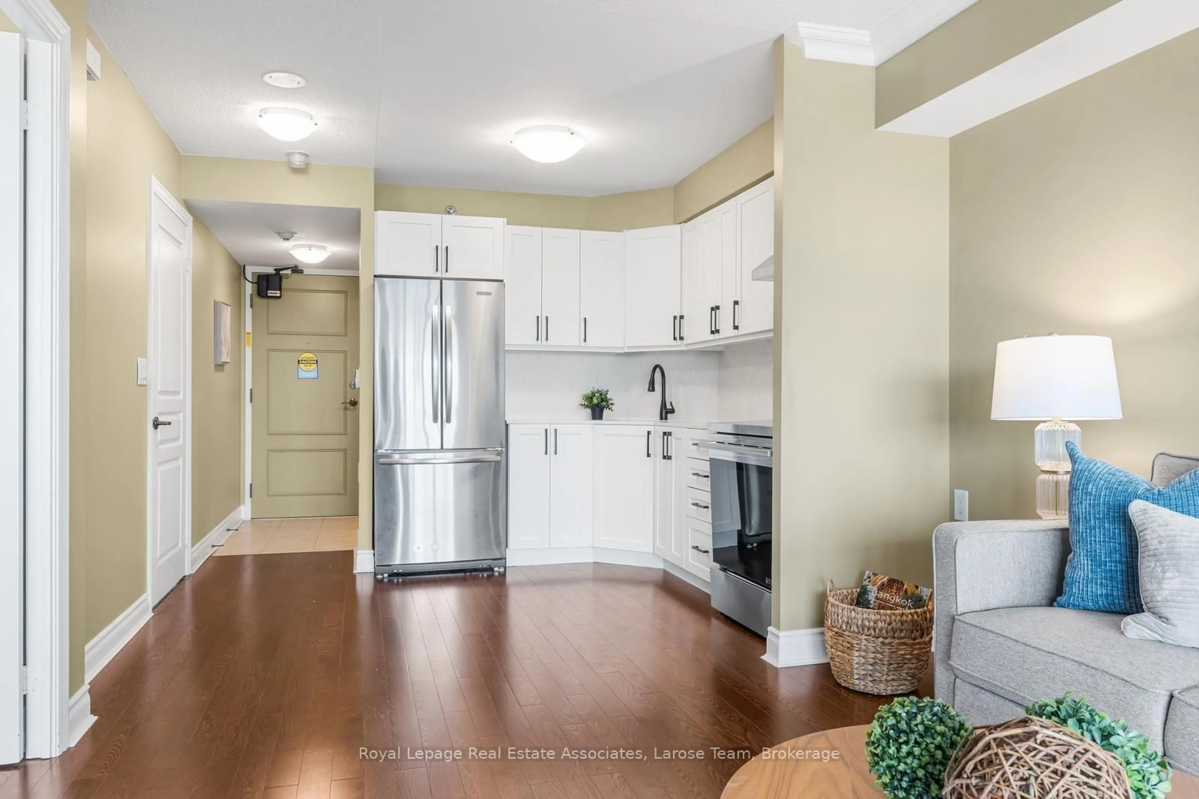Open concept kitchen, ceramic/tile floor for 3 Marine Parade Dr #1607, Toronto Ontario M8V 3Z5