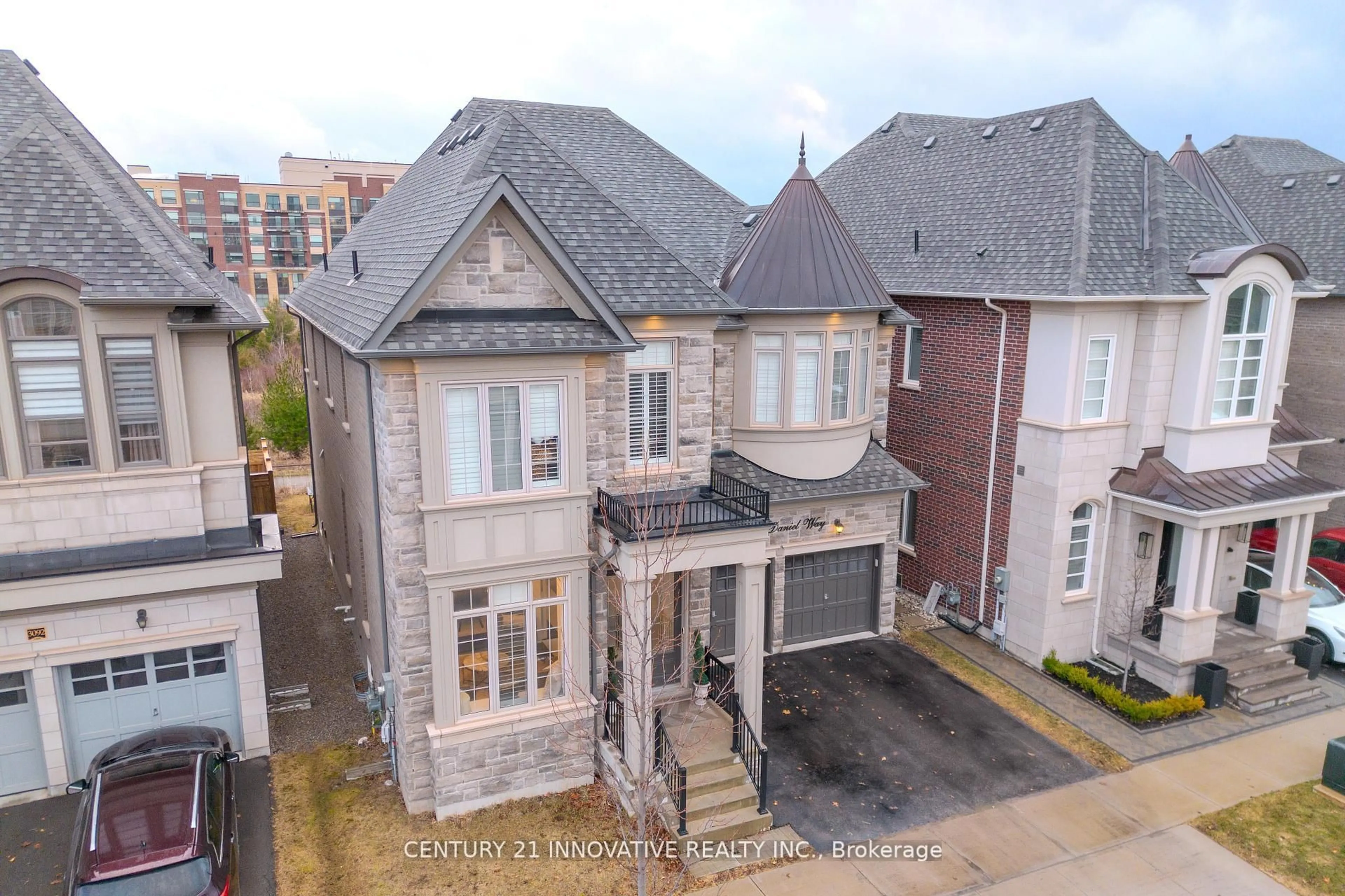 A pic from outside/outdoor area/front of a property/back of a property/a pic from drone, street for 3096 Daniel Way, Oakville Ontario L6H 0V1