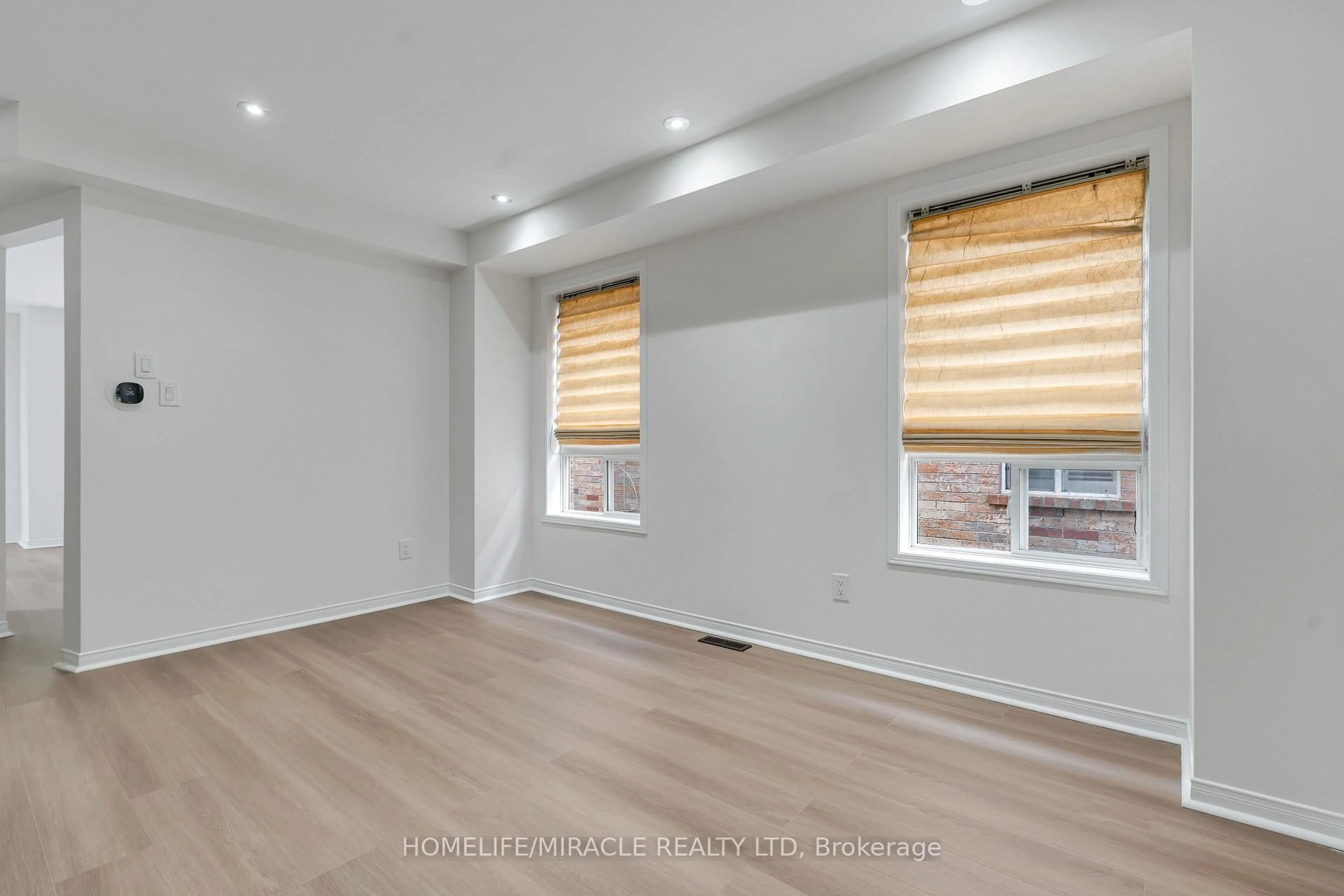A pic of a room for 4191 Goldenrod Cres, Mississauga Ontario L5V 3C2