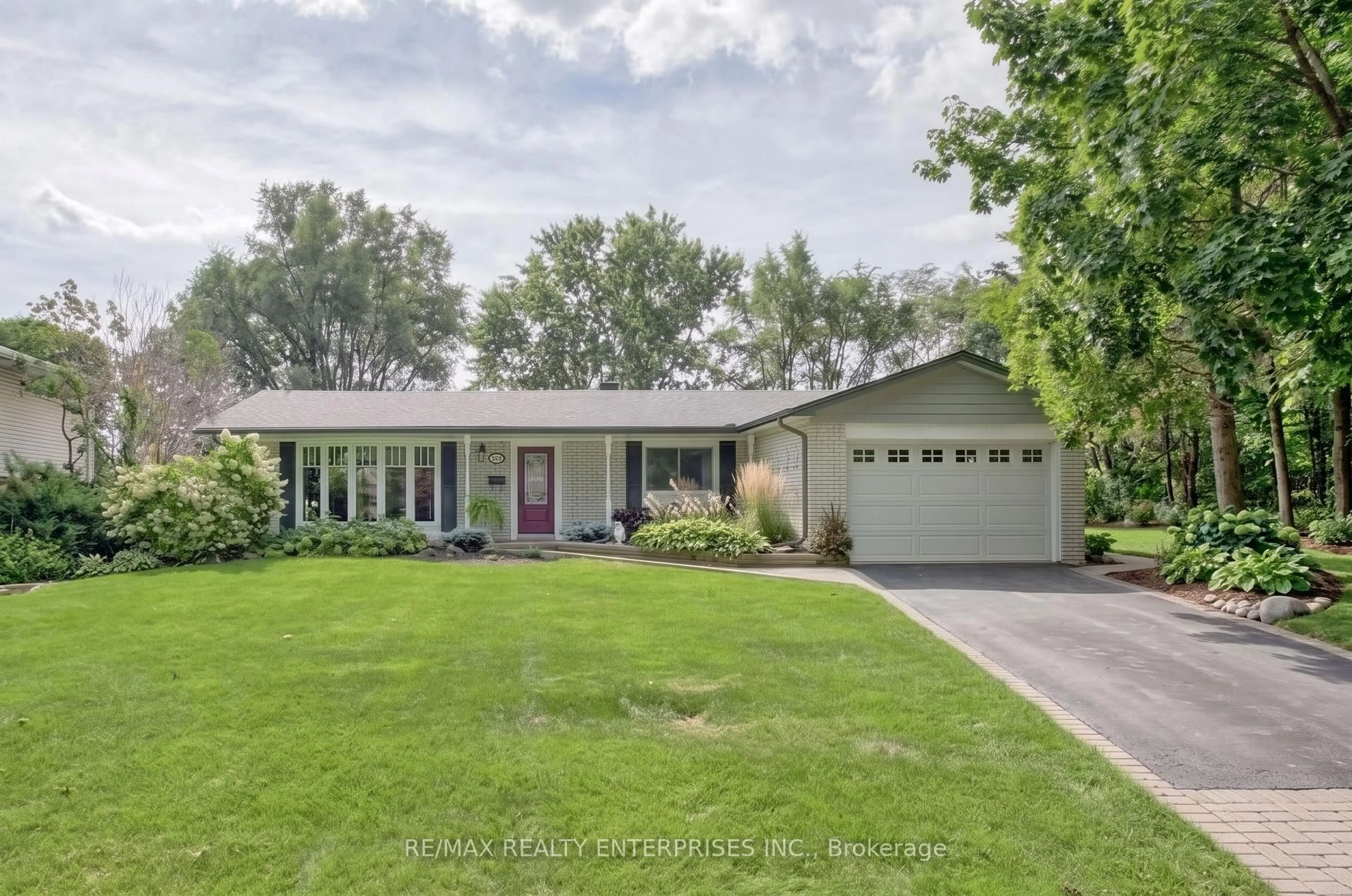 Home with vinyl exterior material, street for 1566 Venetia Dr, Oakville Ontario L6L 1K7