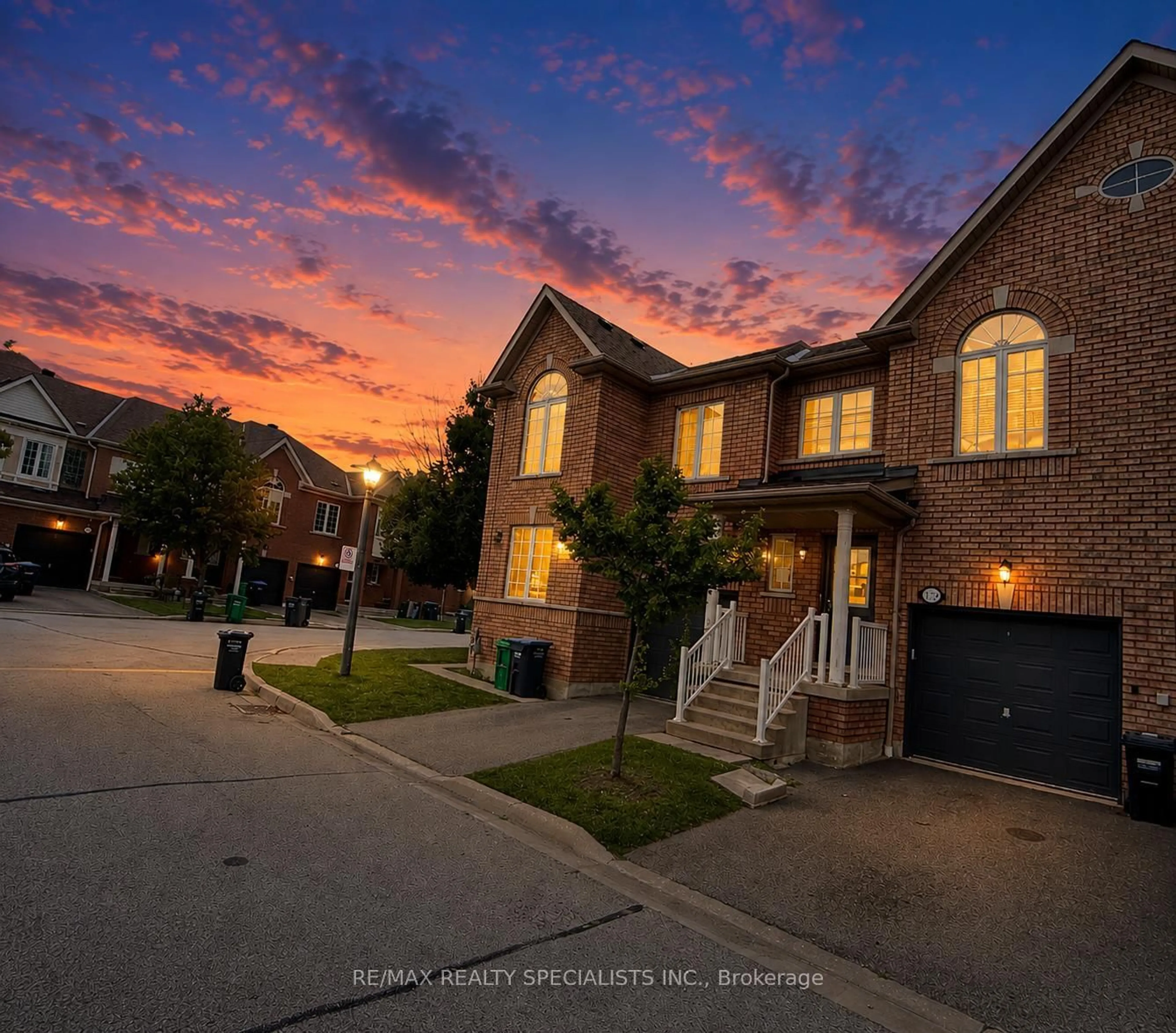 Home with brick exterior material, street for 525 NOVO STAR Dr #172, Mississauga Ontario L5W 1X8