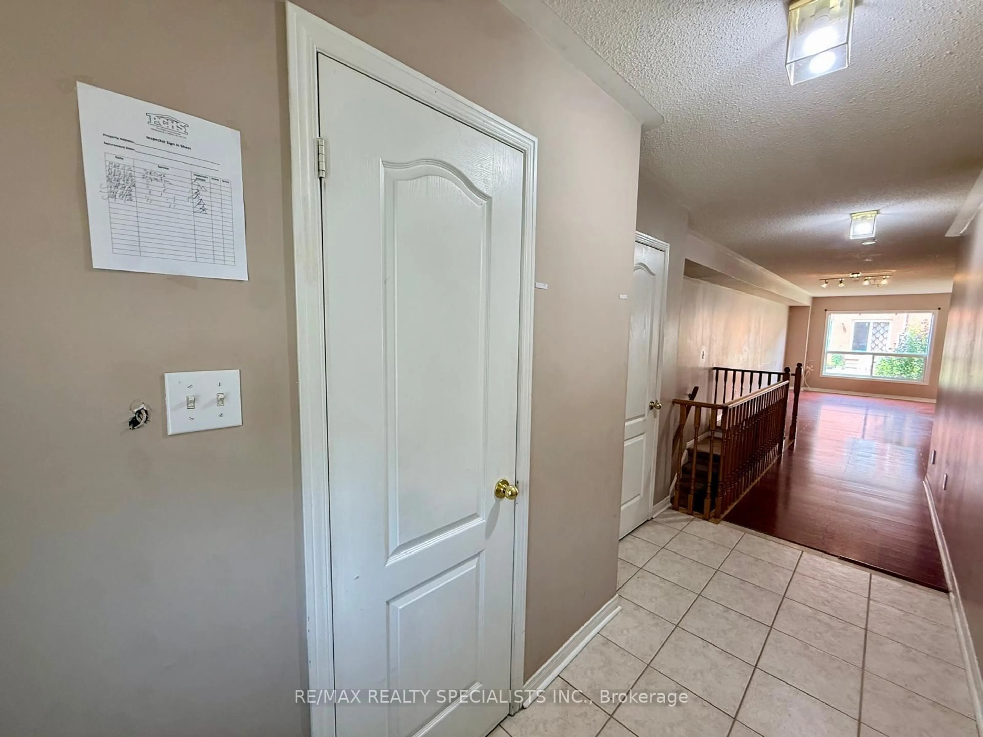Indoor entryway for 525 NOVO STAR Dr #172, Mississauga Ontario L5W 1X8