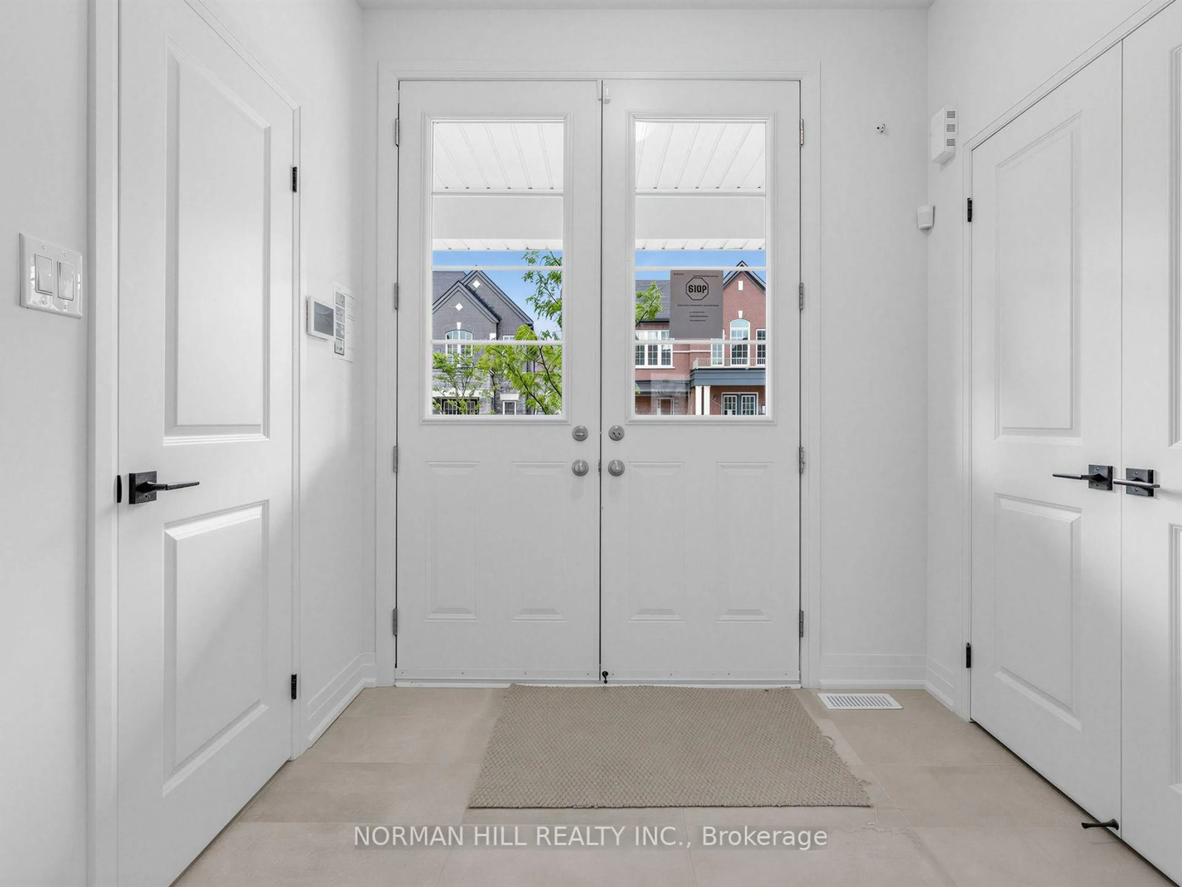 Indoor entryway for 19 Lilestone Dr, Brampton Ontario L6X 0B3