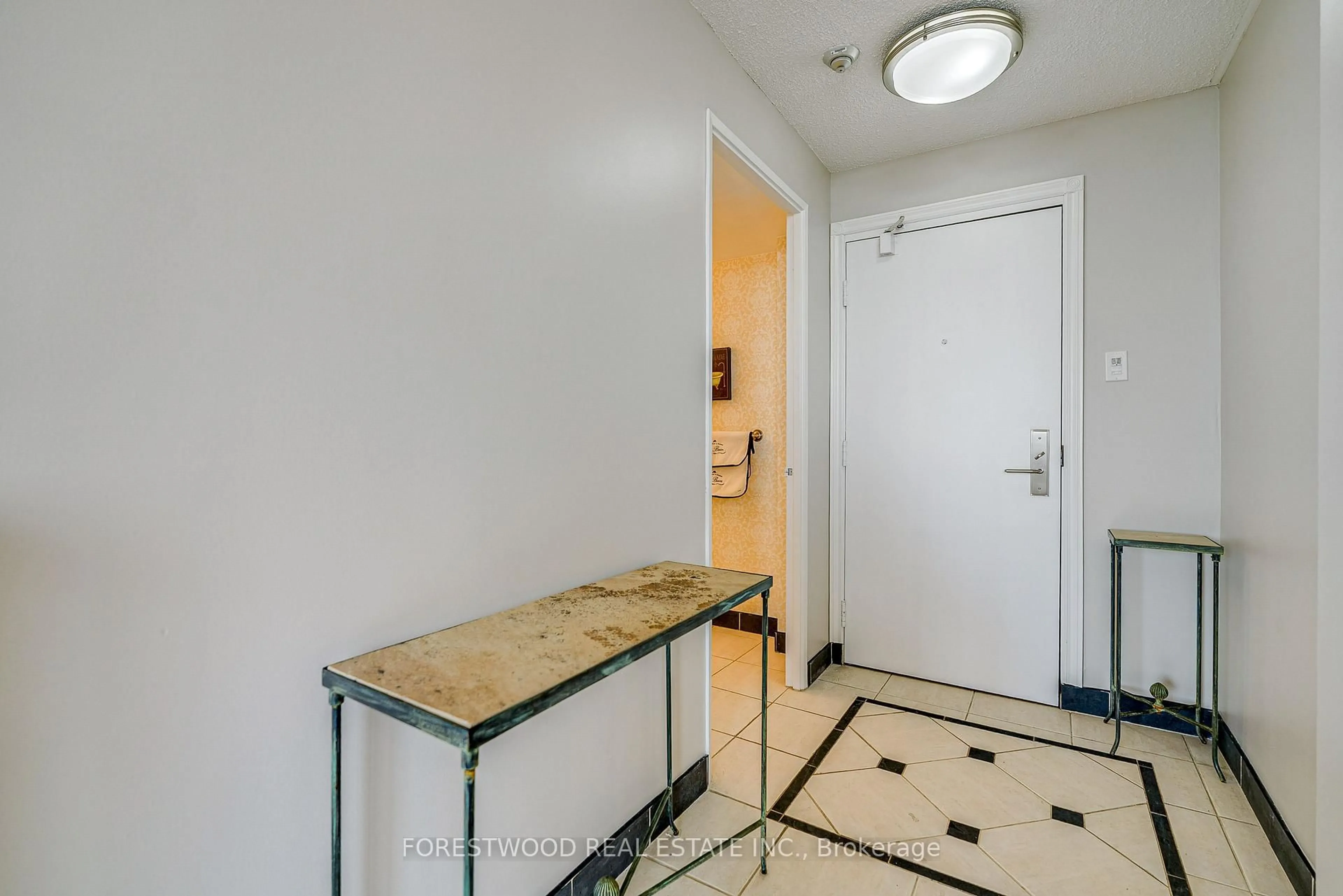 Unknown for 25 Fairview Rd #UPH4, Mississauga Ontario L5B 3Y8