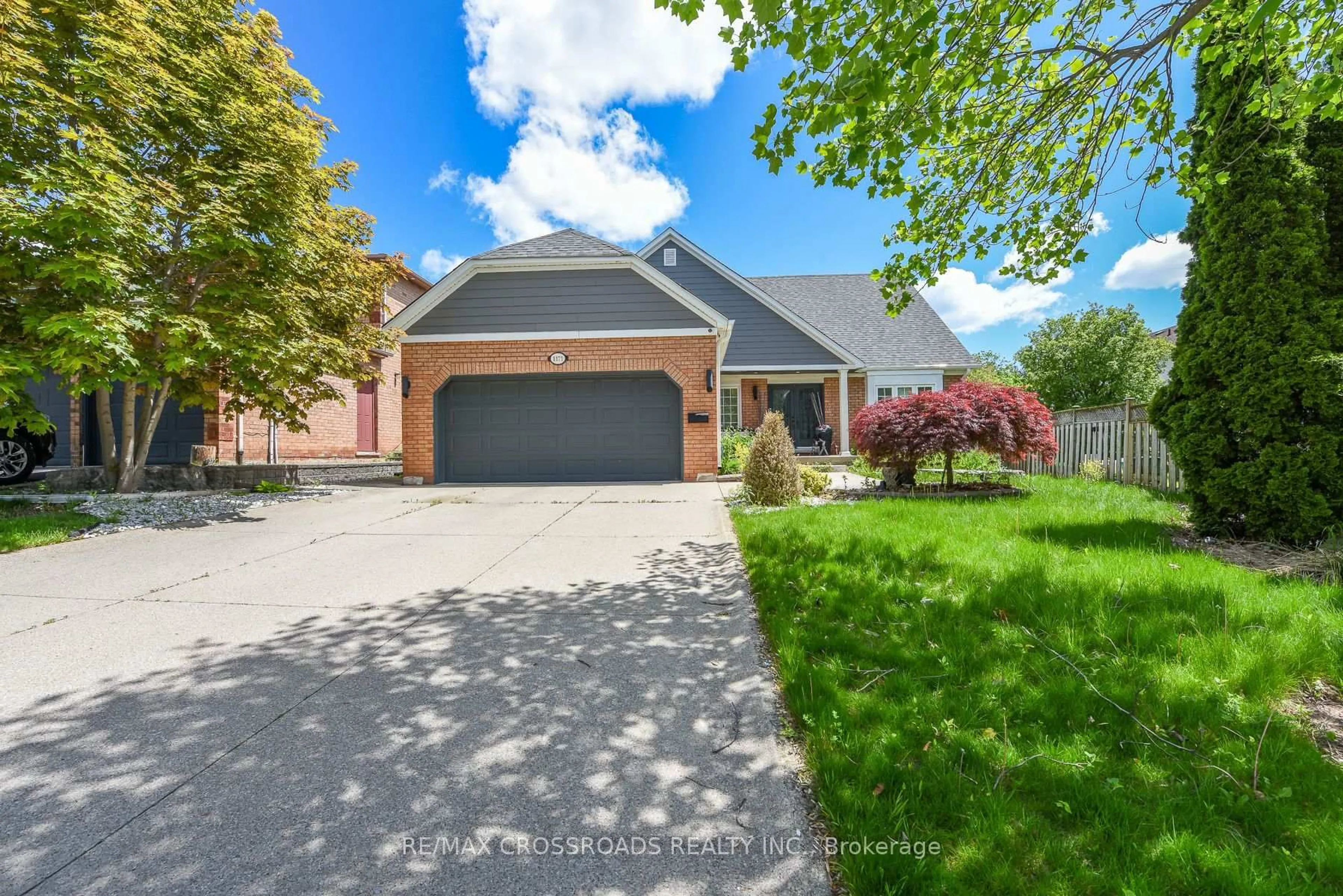 A pic from outside/outdoor area/front of a property/back of a property/a pic from drone, street for 1171 Fairmeadow Tr, Oakville Ontario L6M 2M7