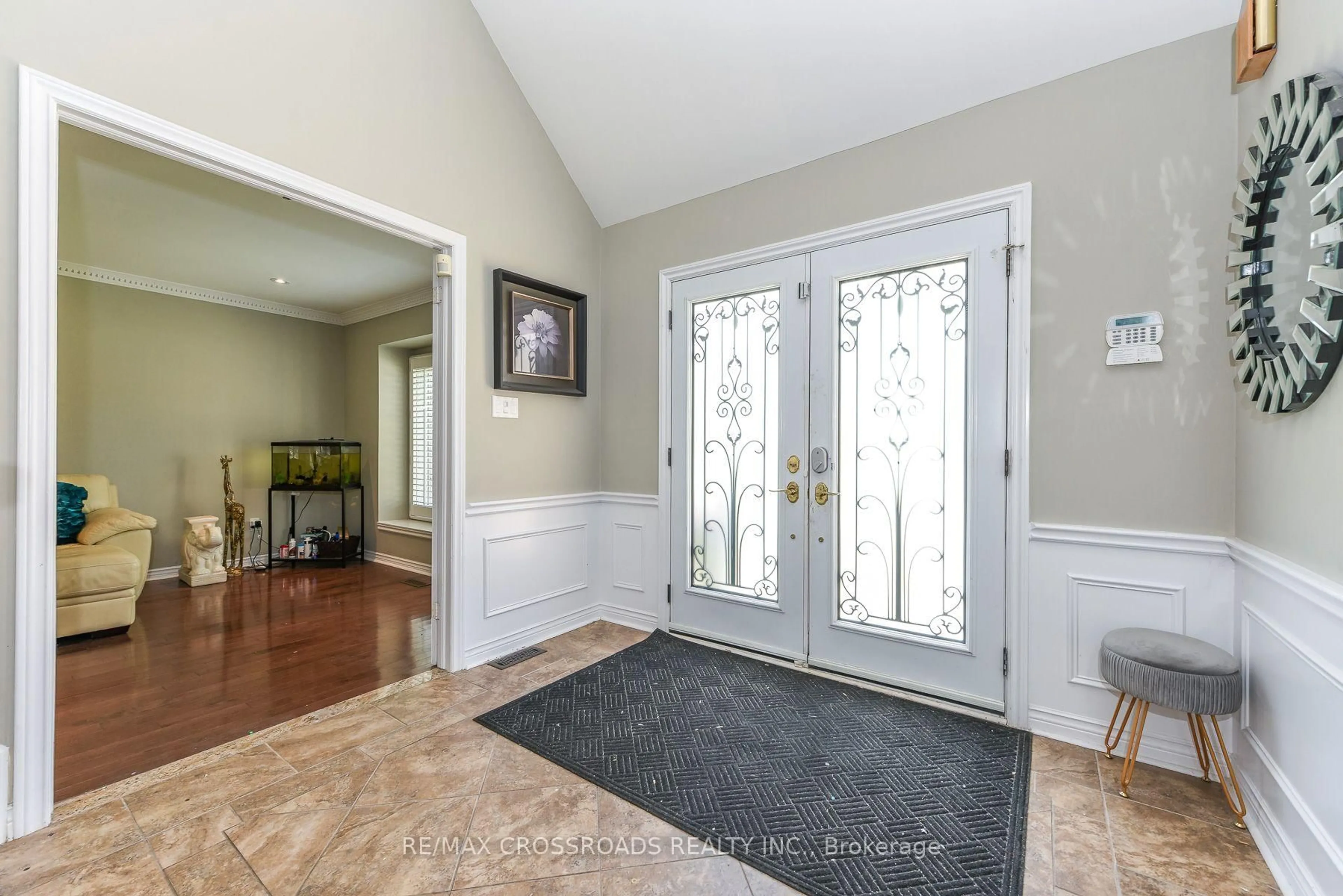 Indoor entryway for 1171 Fairmeadow Tr, Oakville Ontario L6M 2M7