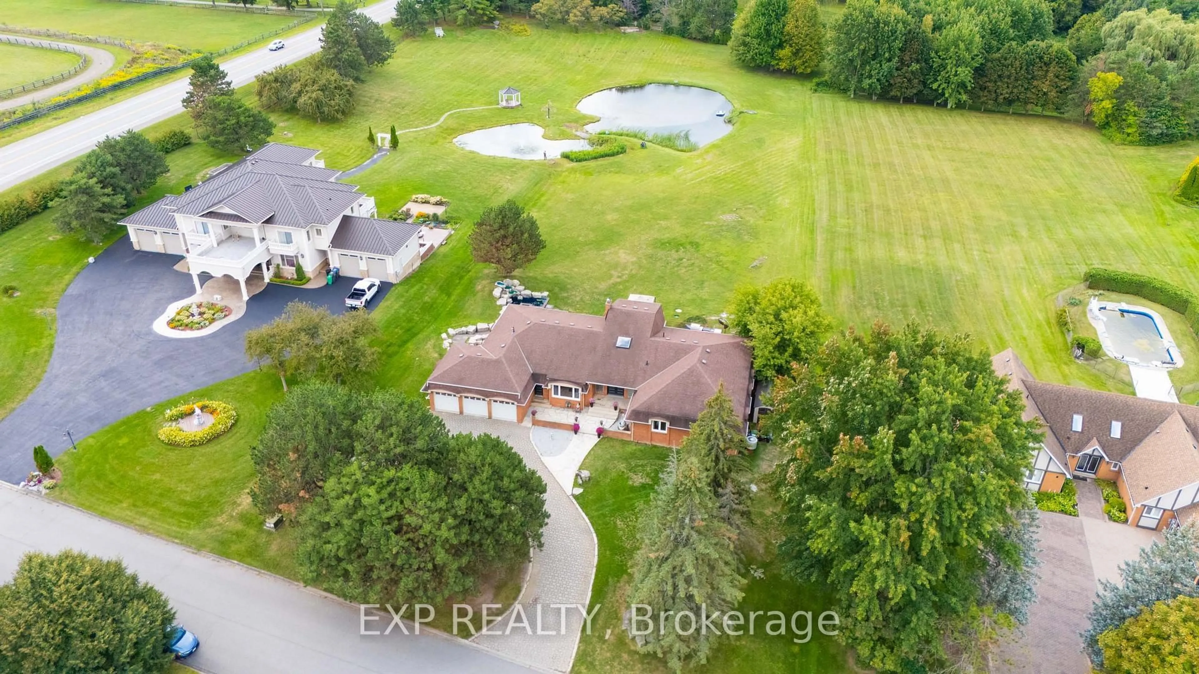 A pic from outside/outdoor area/front of a property/back of a property/a pic from drone, water/lake/river/ocean view for 4 Ingleview Dr, Caledon Ontario L7C 1P3