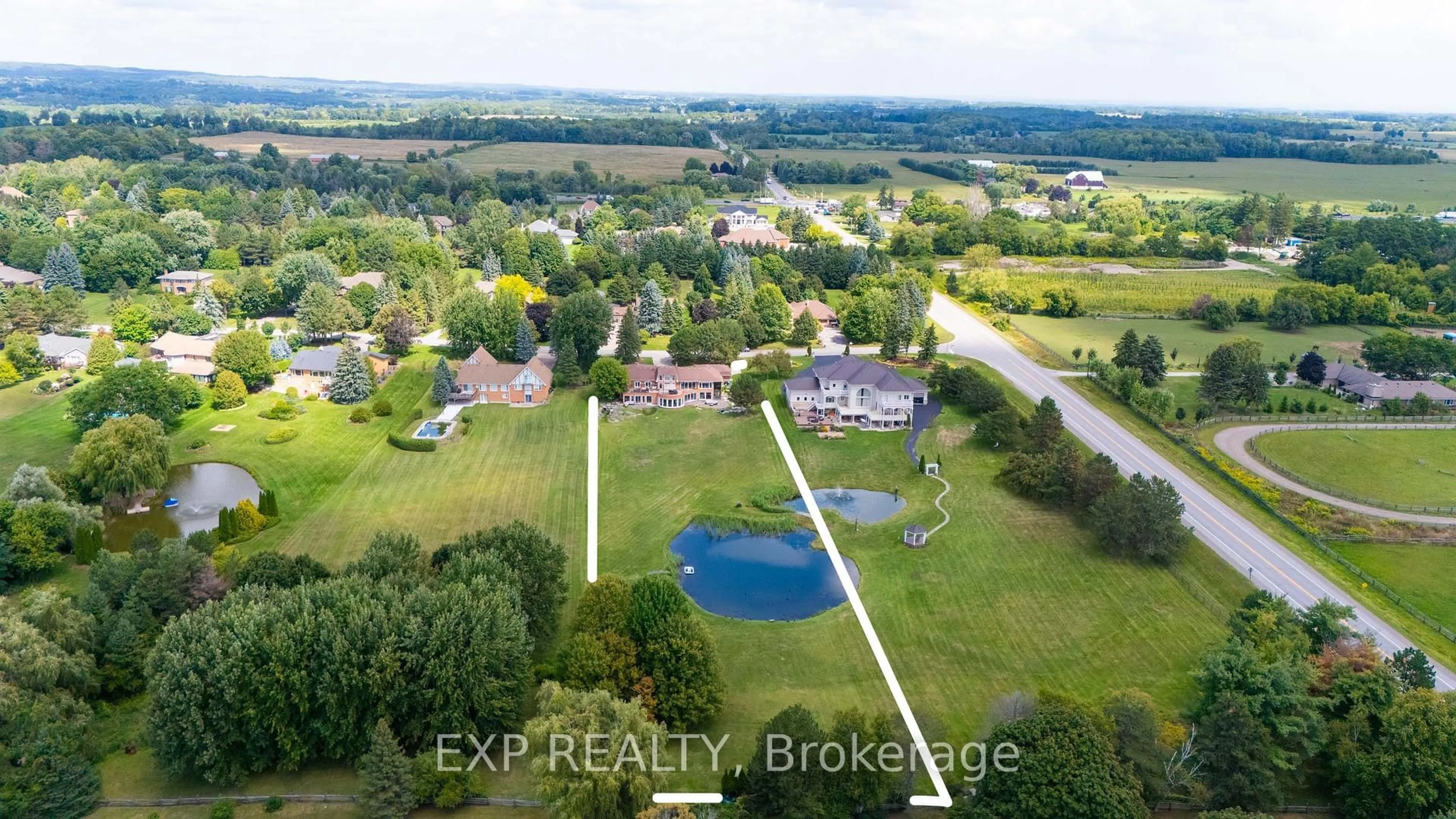 A pic from outside/outdoor area/front of a property/back of a property/a pic from drone, water/lake/river/ocean view for 4 Ingleview Dr, Caledon Ontario L7C 1P3